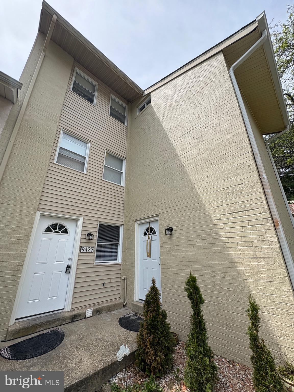 VILLAGE OF OAKLAND MILLS - Residential Lease