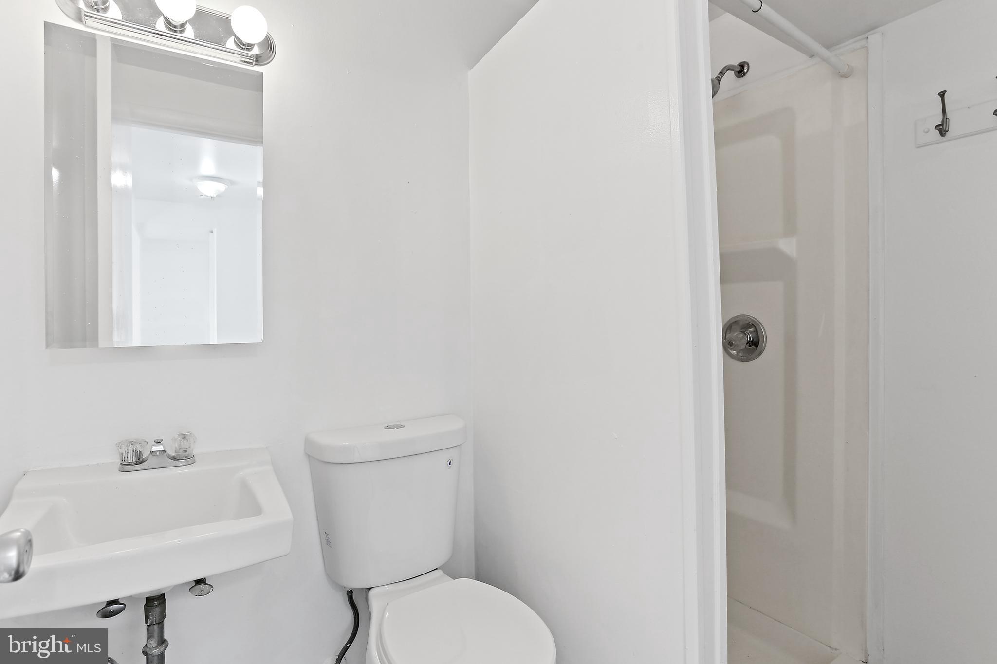 VILLAGE OF OAKLAND MILLS - Residential Lease