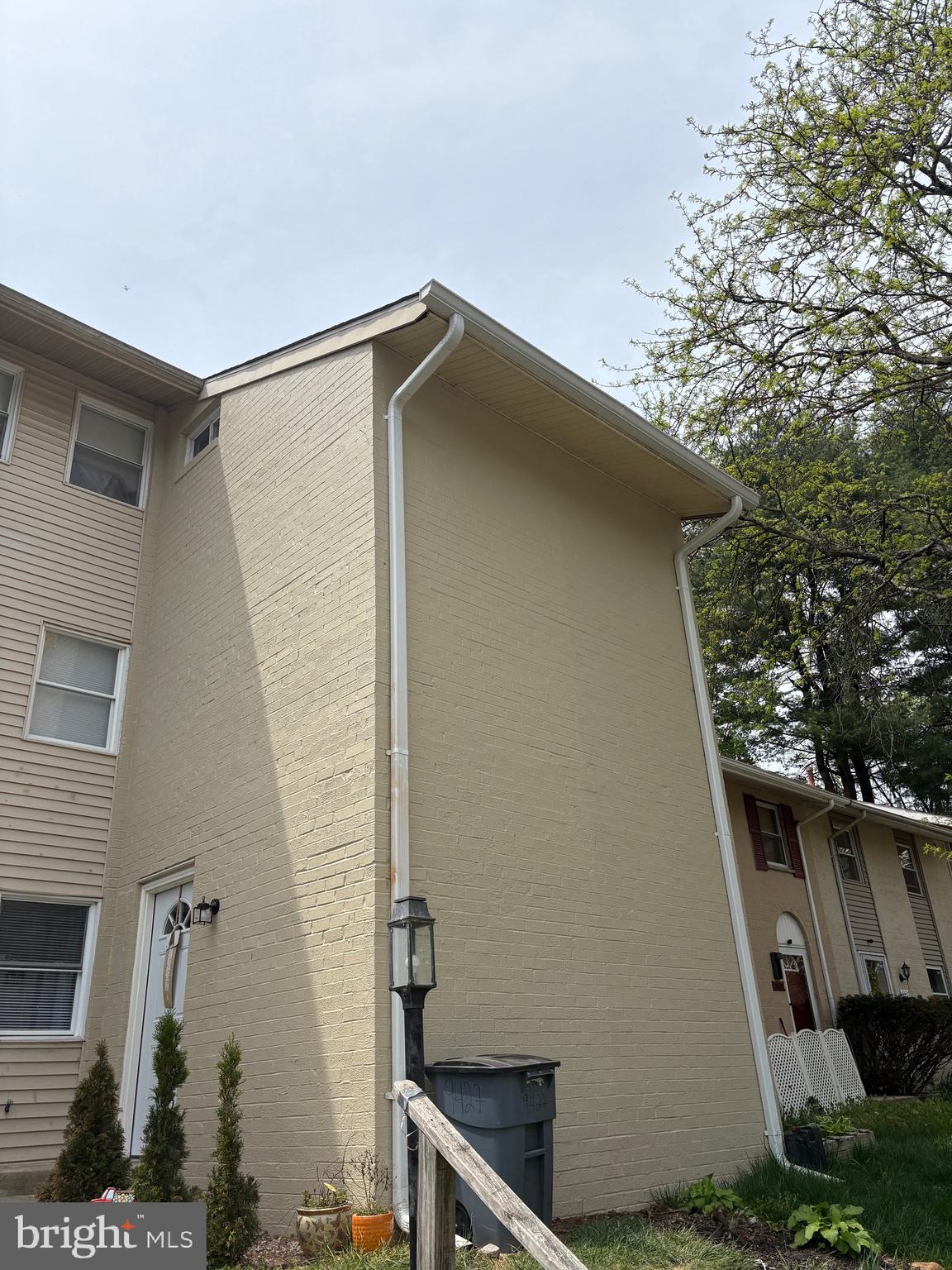 VILLAGE OF OAKLAND MILLS - Residential Lease