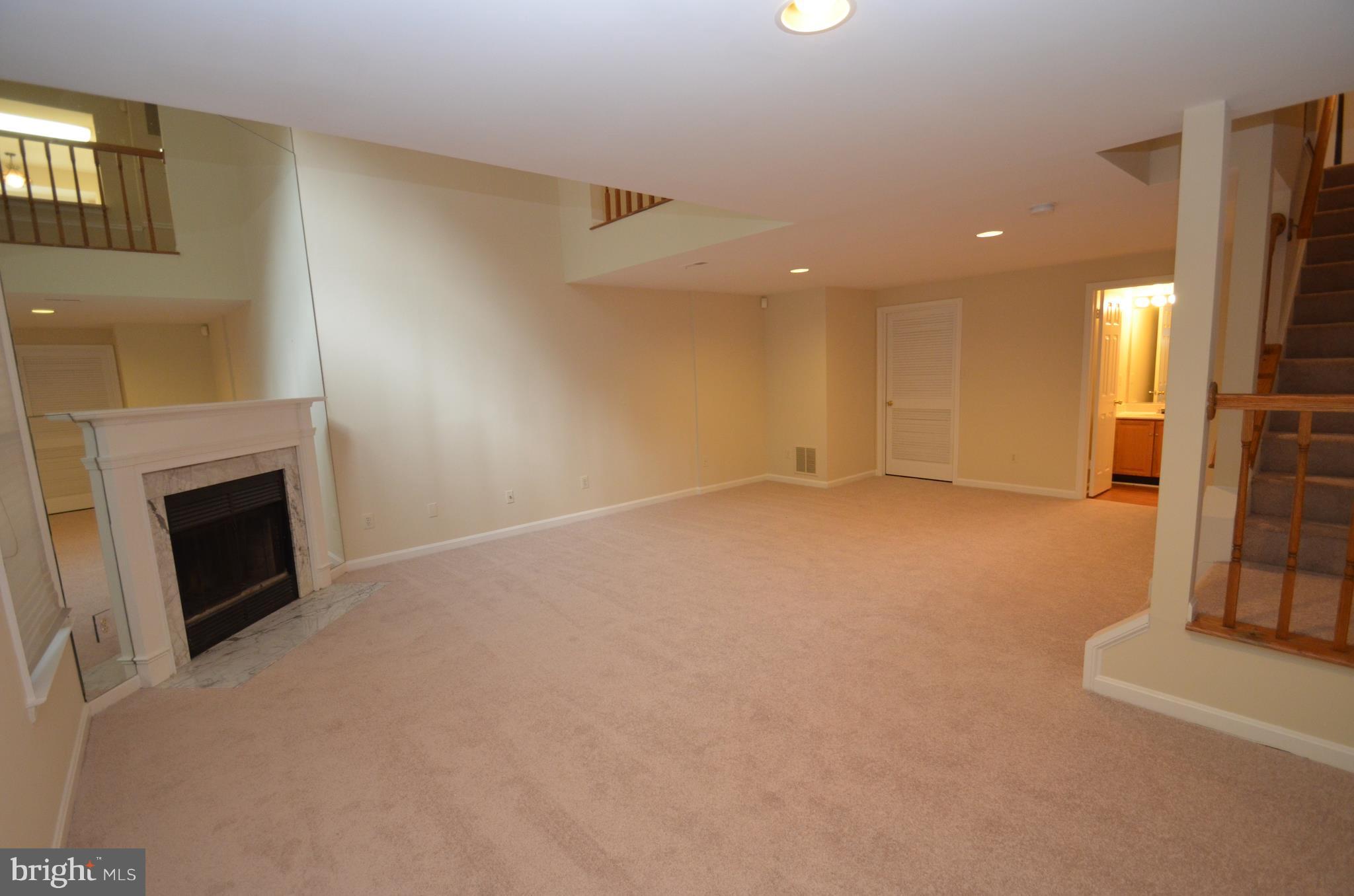 KINGSTOWNE - Residential Lease