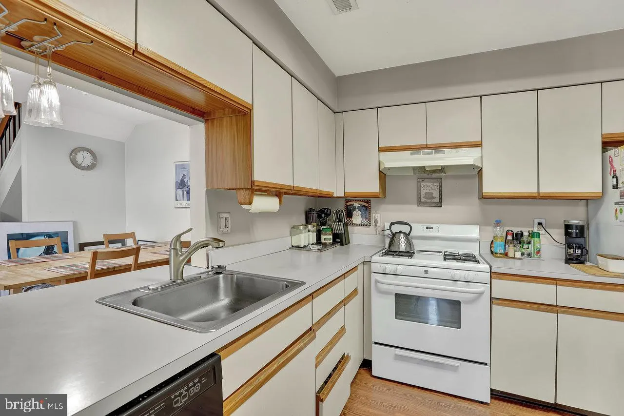 Mount Laurel, New Jersey 08054, United States, 2 Bedrooms Bedrooms, ,2 BathroomsBathrooms,Residential,Contingent,88801