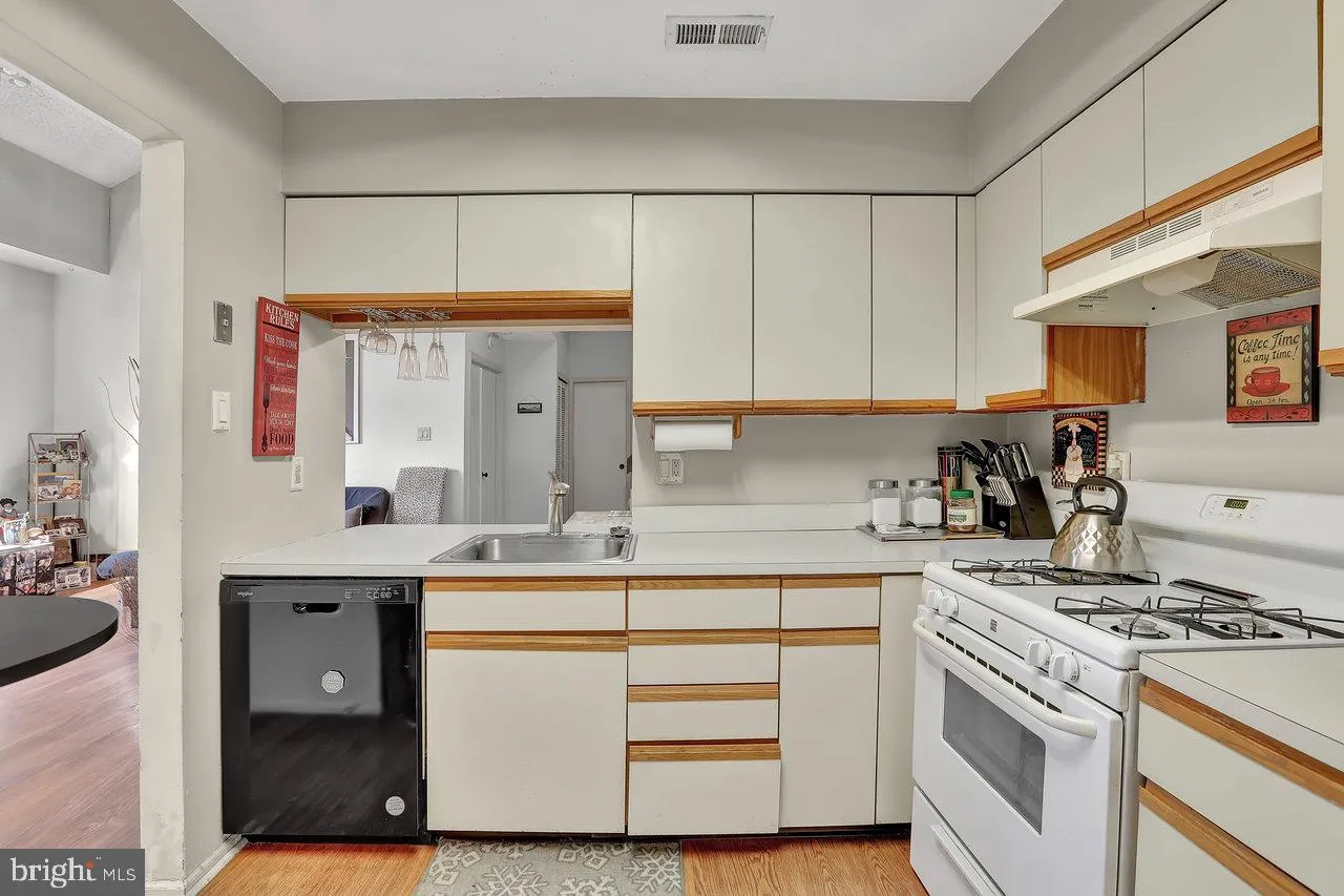 Mount Laurel, New Jersey 08054, United States, 2 Bedrooms Bedrooms, ,2 BathroomsBathrooms,Residential,Contingent,88801
