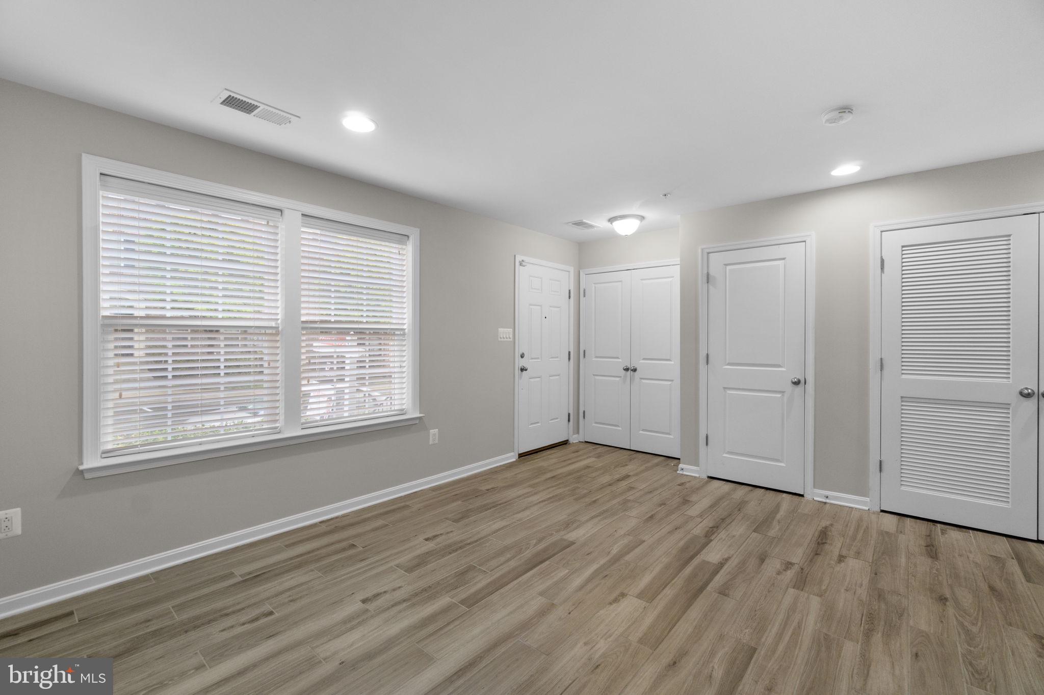 ELKRIDGE CROSSING - Residential