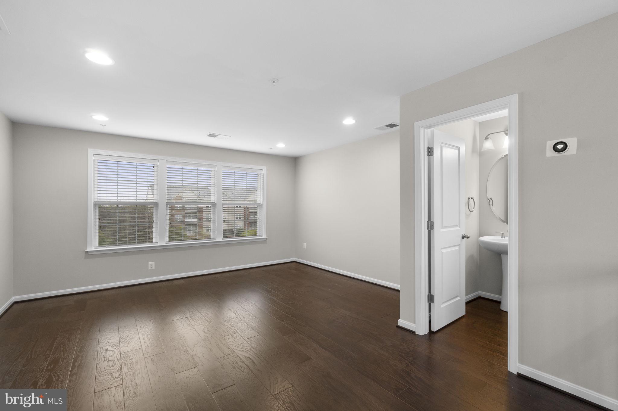 ELKRIDGE CROSSING - Residential