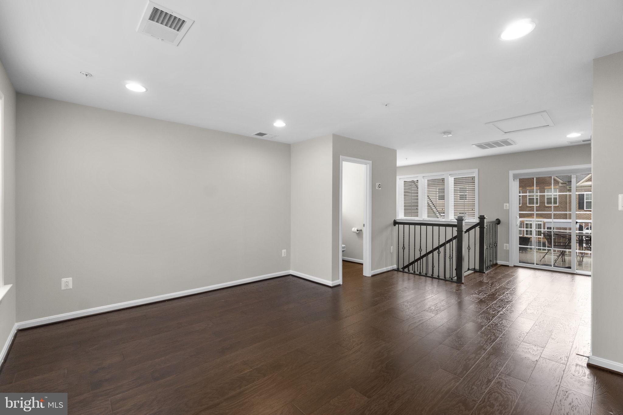 ELKRIDGE CROSSING - Residential