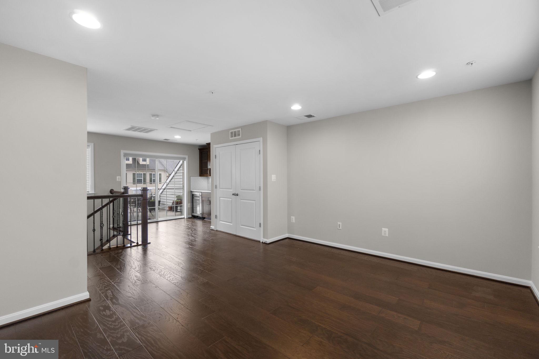 ELKRIDGE CROSSING - Residential