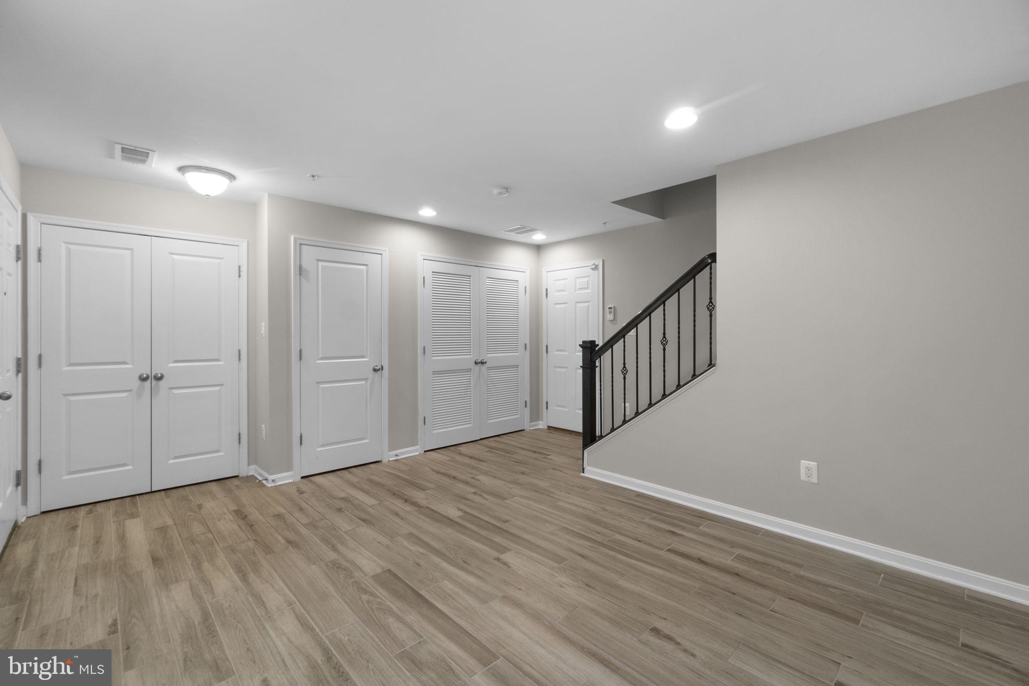 ELKRIDGE CROSSING - Residential