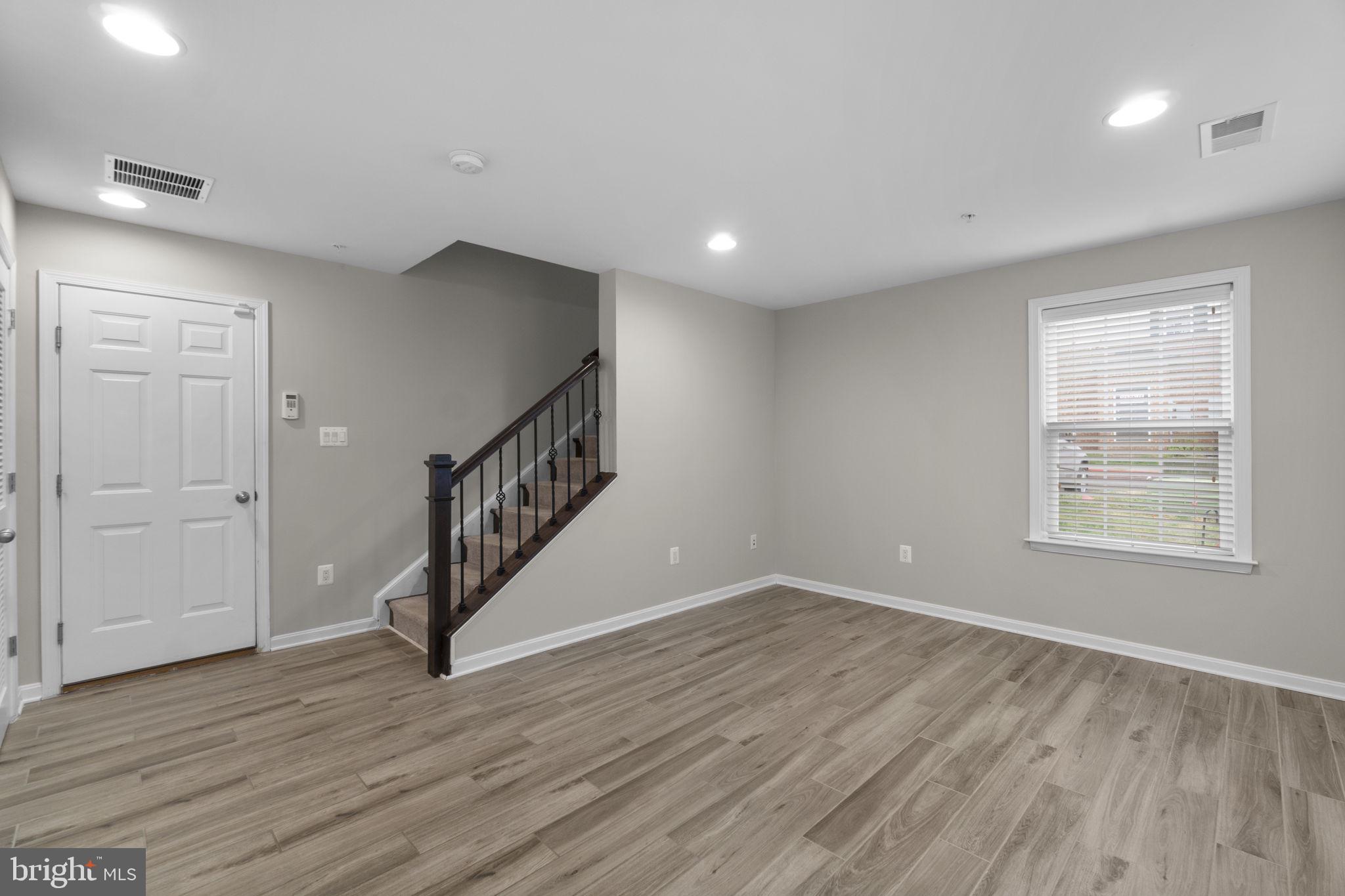 ELKRIDGE CROSSING - Residential