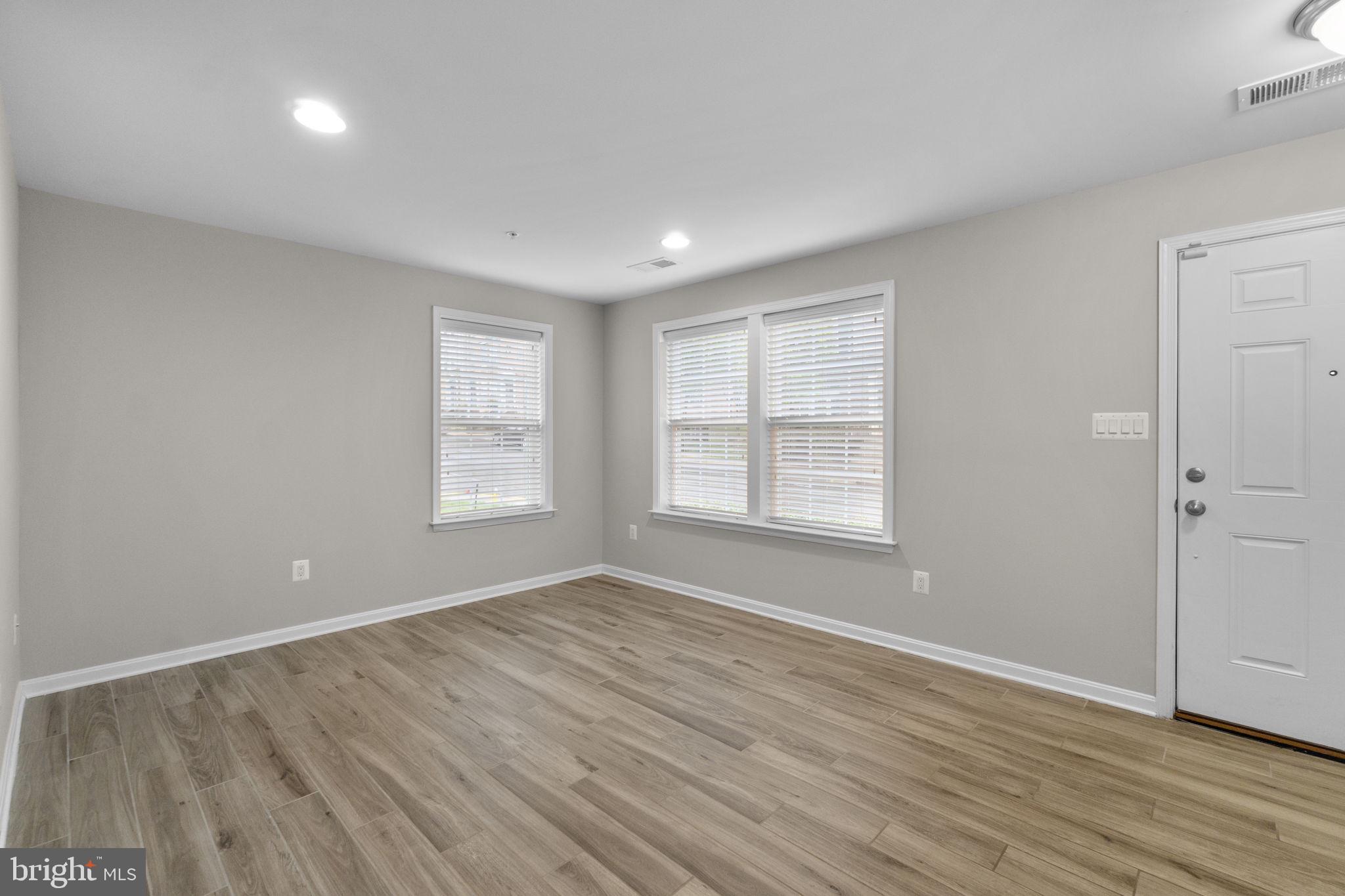 ELKRIDGE CROSSING - Residential