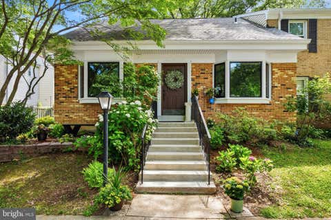 Photo of 9913 Kingsbridge Drive, FAIRFAX, VA 22031 (MLS # VAFX2317442)