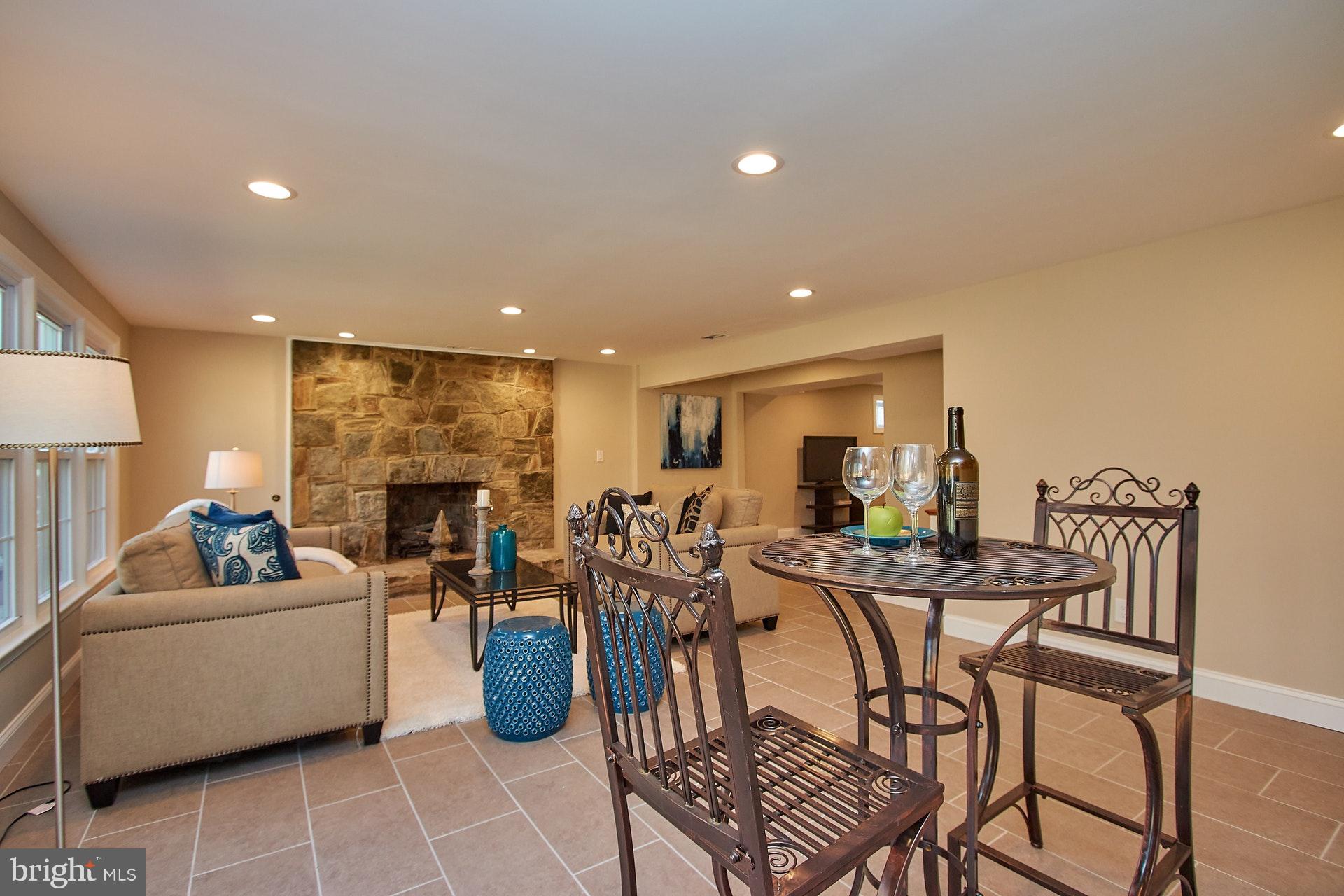 CHAPEL SQUARE - Residential