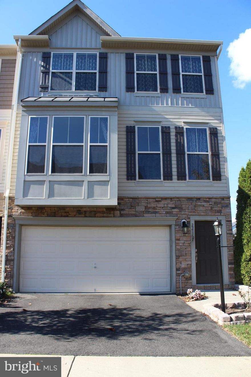 Beautiful end-unit townhome in Broadlands offering 4 bedrooms, 3.5 baths, a spacious deck, and a fully fenced yard for privacy and outdoor enjoyment. The home features bright open living areas, a well-appointed kitchen with stainless steel appliances, and a functional layout ideal for modern living. Located in a highly rated school district with convenient access to shopping, dining, trails, and major commuter routes.