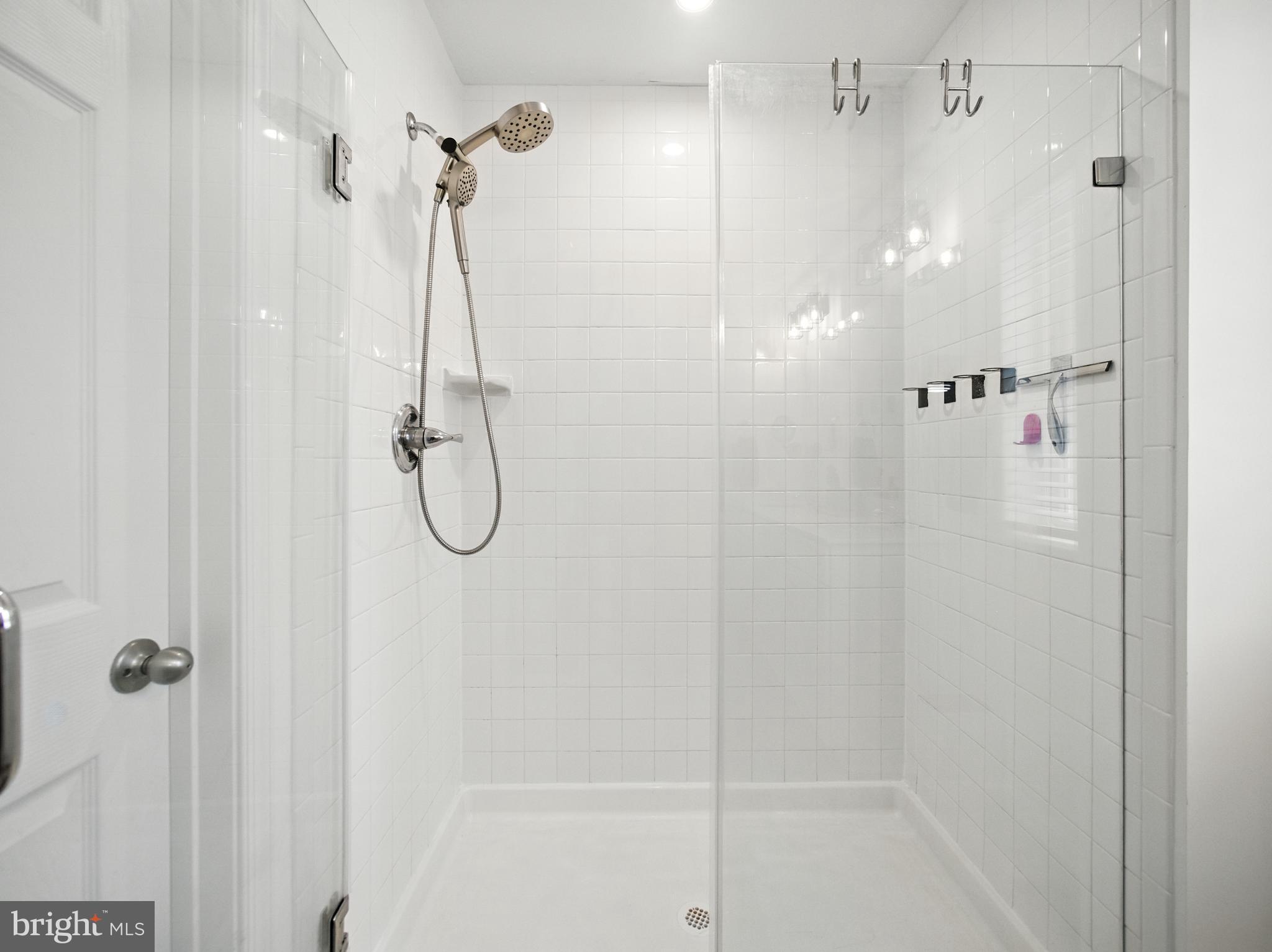 RAVEN OAKS - Residential