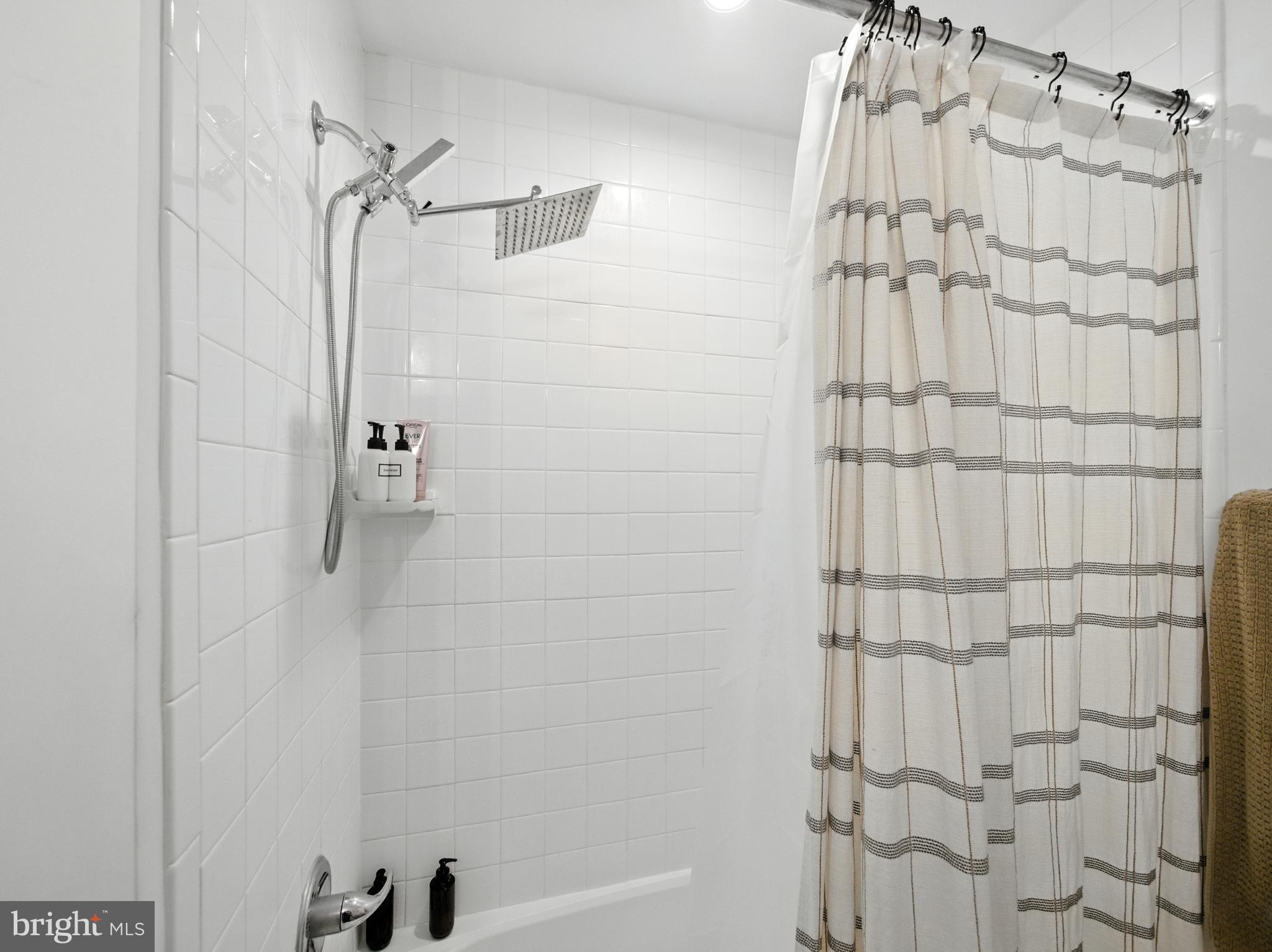 RAVEN OAKS - Residential