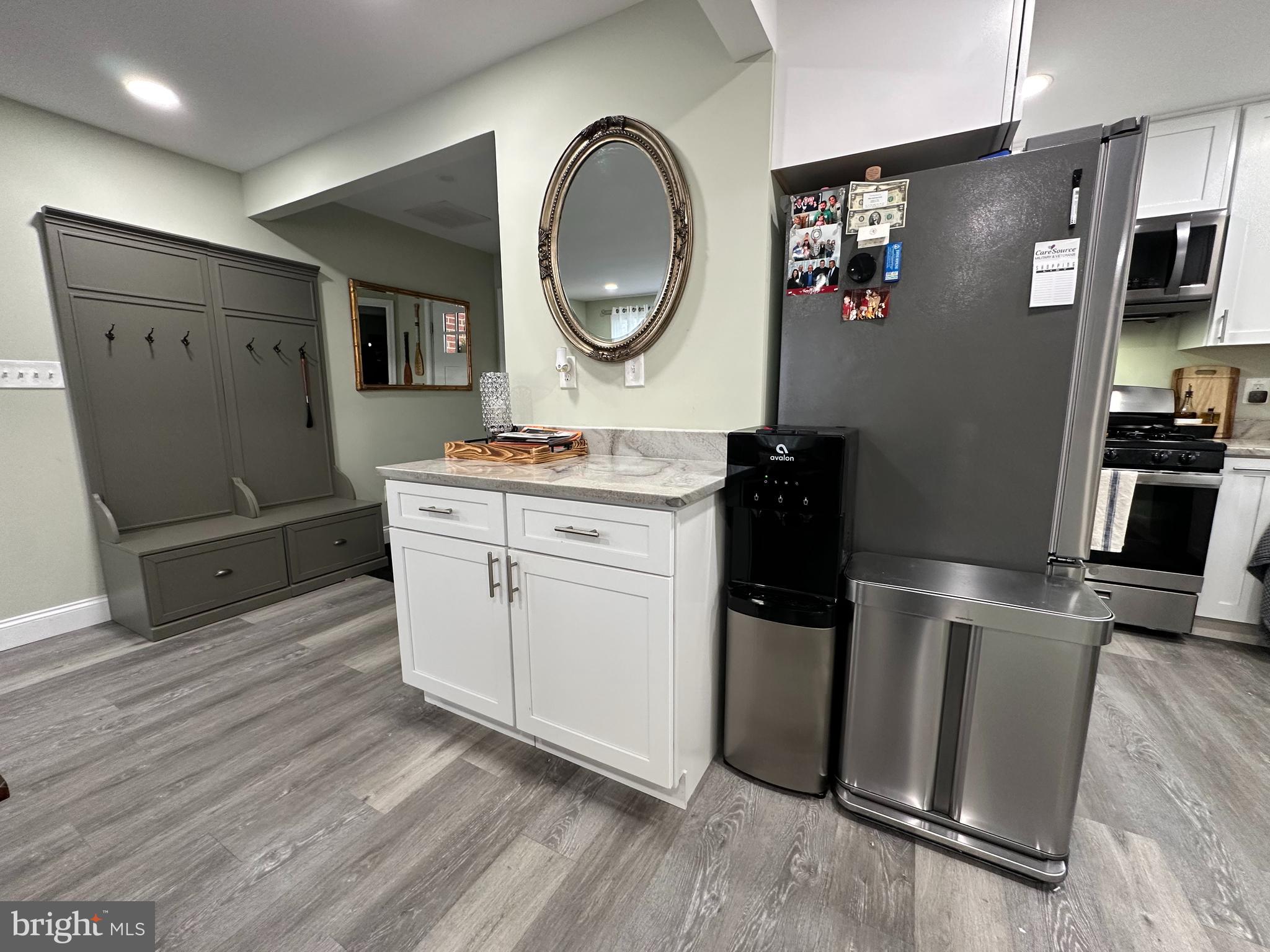 6305 HILLVIEW AVENUE