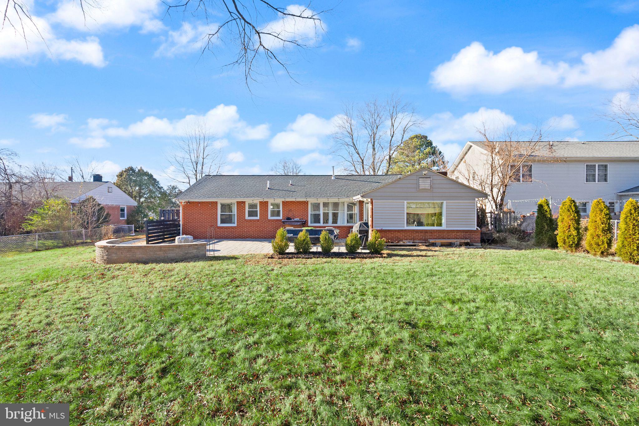 6305 HILLVIEW AVENUE