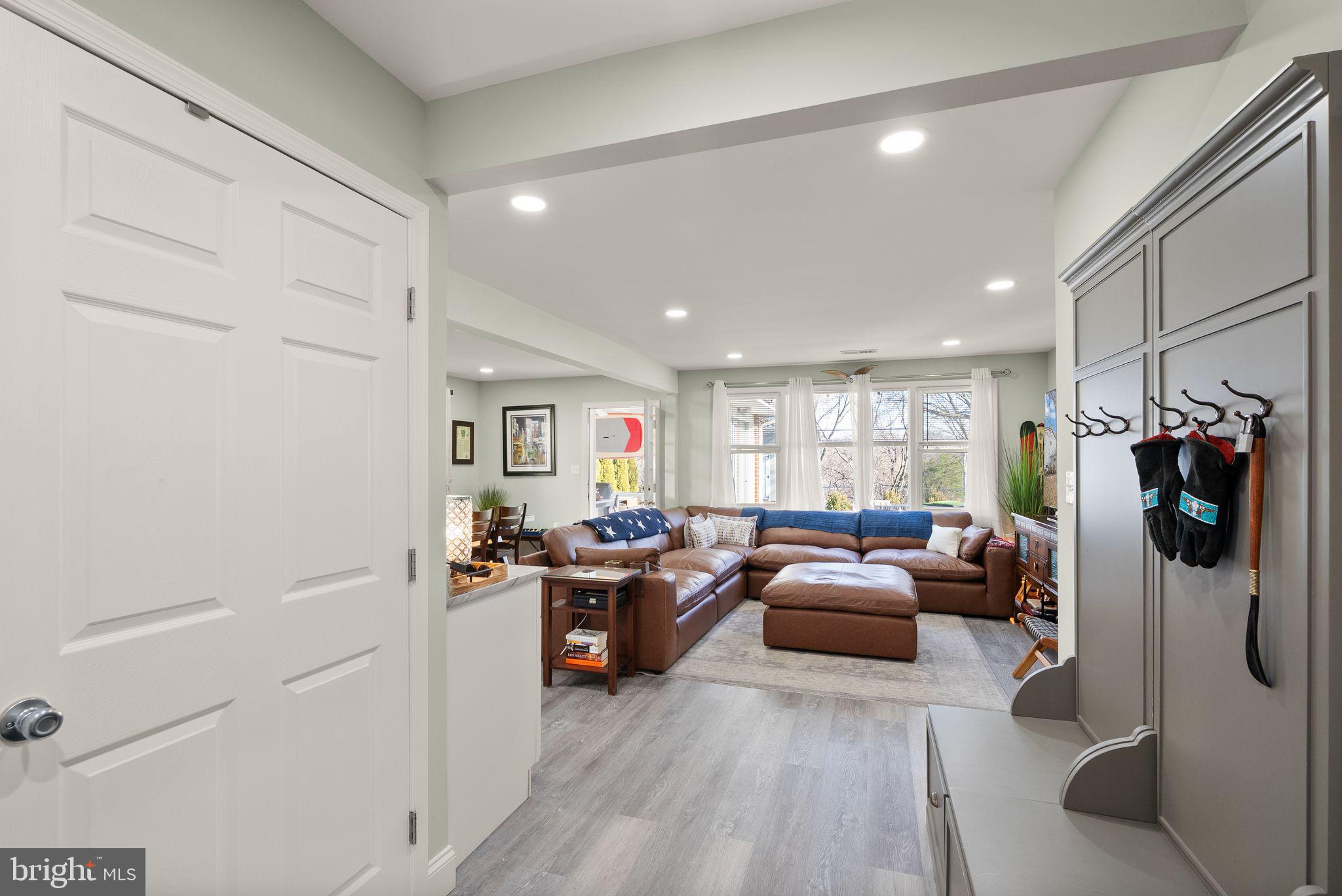 6305 HILLVIEW AVENUE