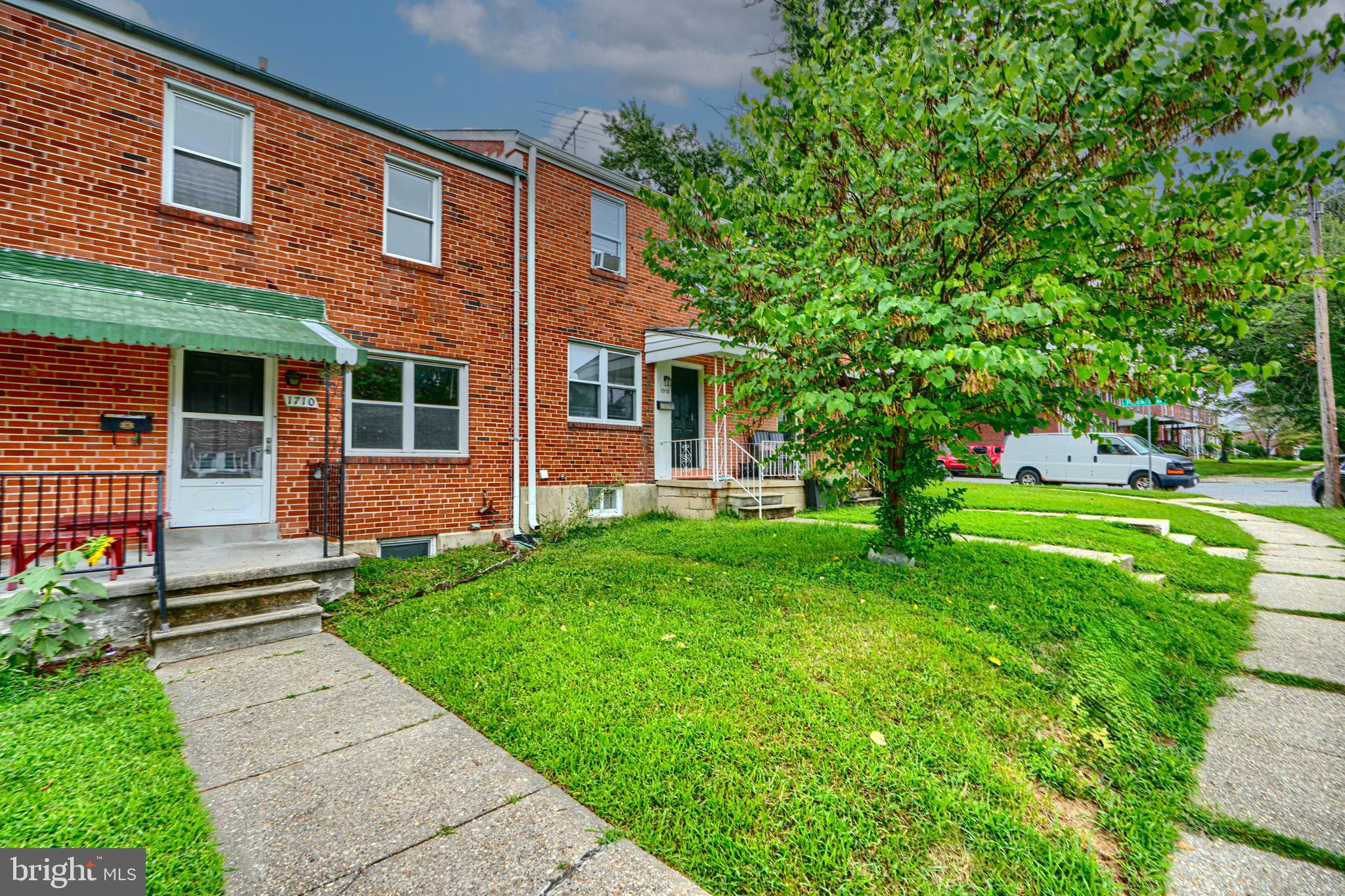 Step into this beautifully maintained 3-bedroom, 1.5-bathroom townhome located in the desirable Ridgeleigh community. Freshly painted throughout, this move-in ready home exudes warmth and comfort at every turn.
The main level offers a bright and spacious living area—perfect for entertaining guests or enjoying cozy nights in. The open floor plan allows for ease into the kitchen that hosts granite countertops. The well-designed layout flows seamlessly, creating a welcoming atmosphere.
Downstairs, the finished basement provides a versatile recreation space, ideal for a family room, home office, 4th bedroom, or gym.
Outside, the fully fenced rear yard offers both privacy and convenience, with the opportunity to add a parking pad for off-street parking.
This charming home combines comfort, style, and functionality in a sought-after location—ready for its next owner to make it their own.
This home is for sale only.