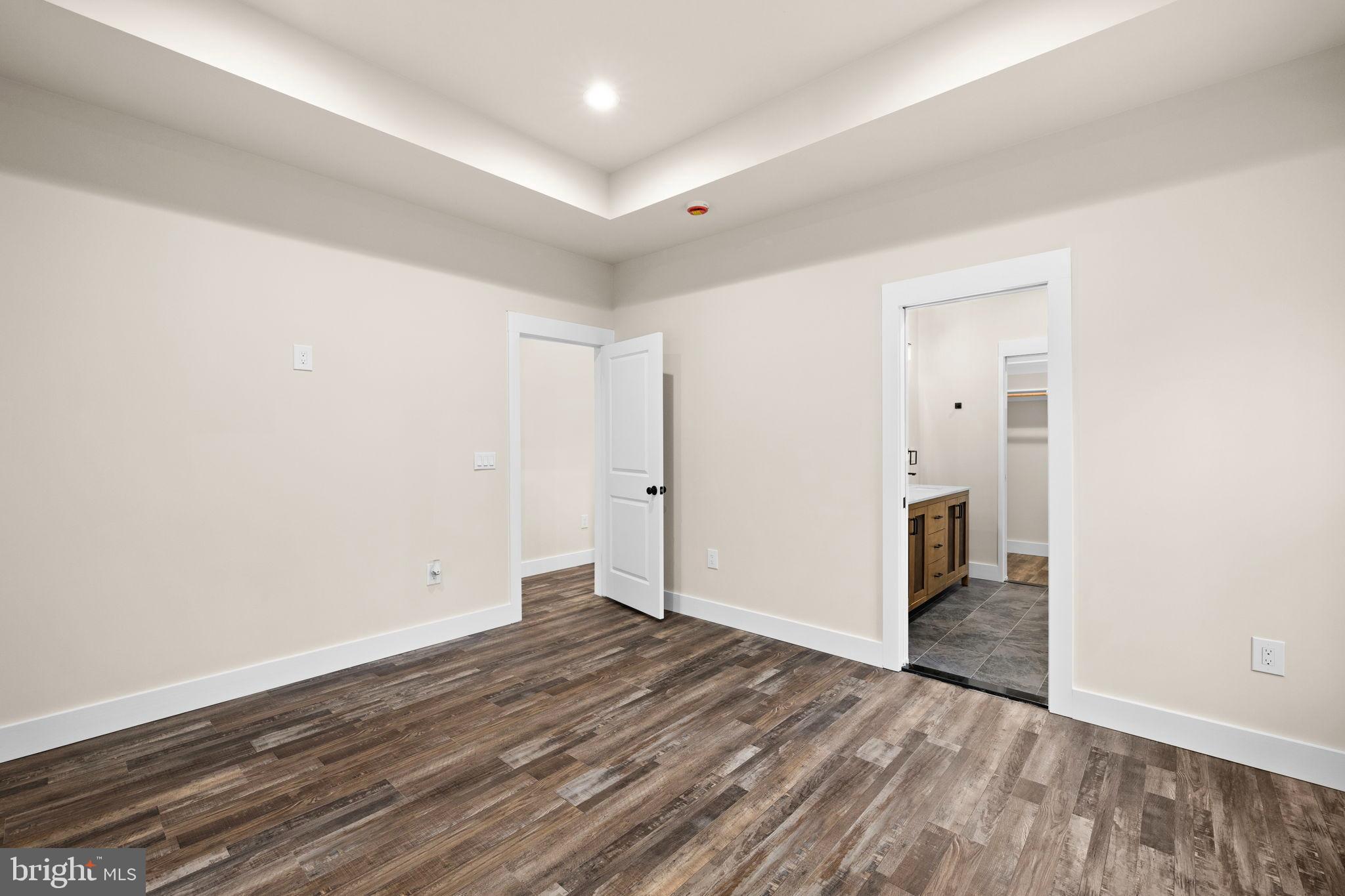 COLONIAL BEACH - Residential