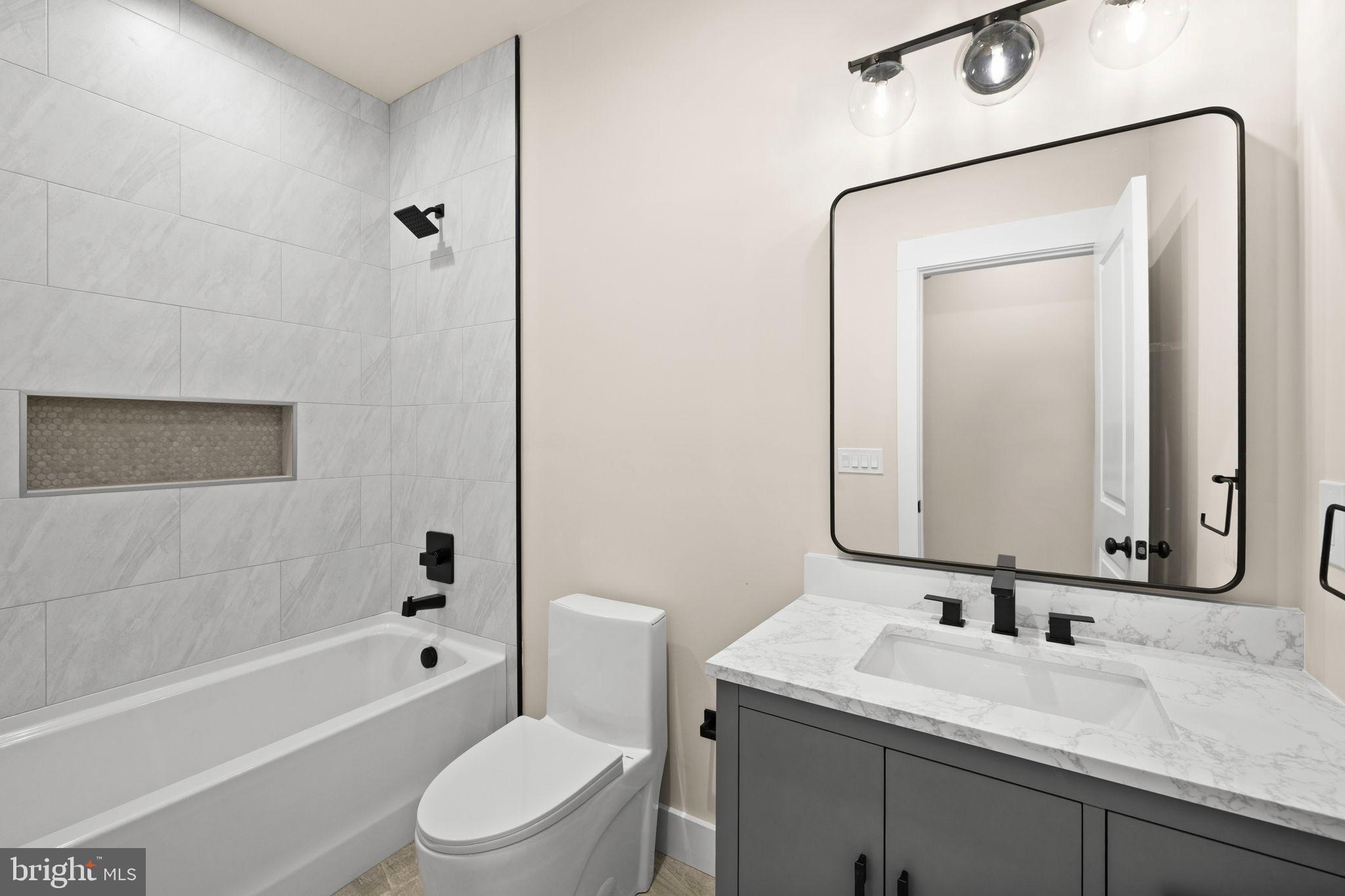 COLONIAL BEACH - Residential