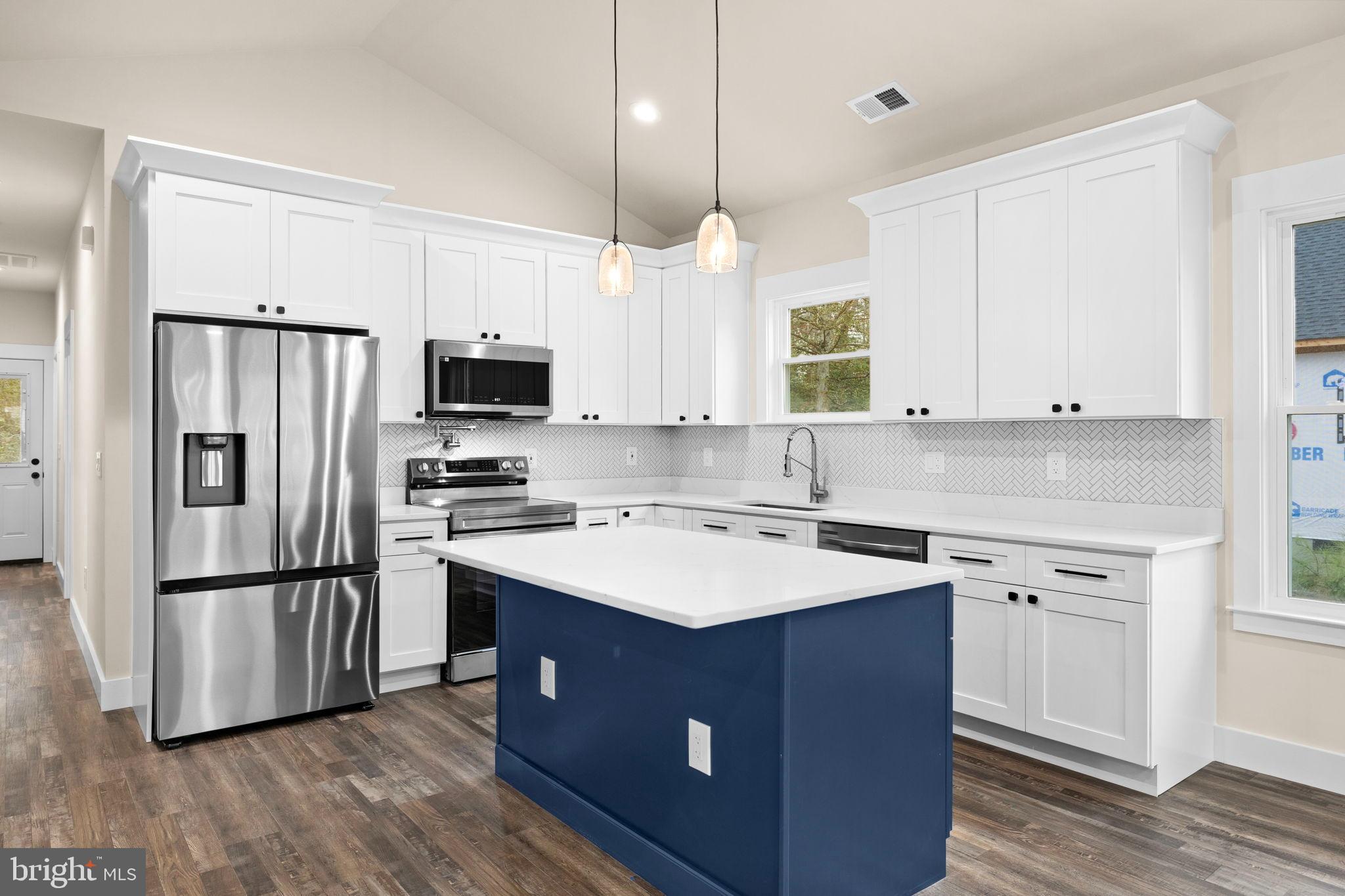 COLONIAL BEACH - Residential