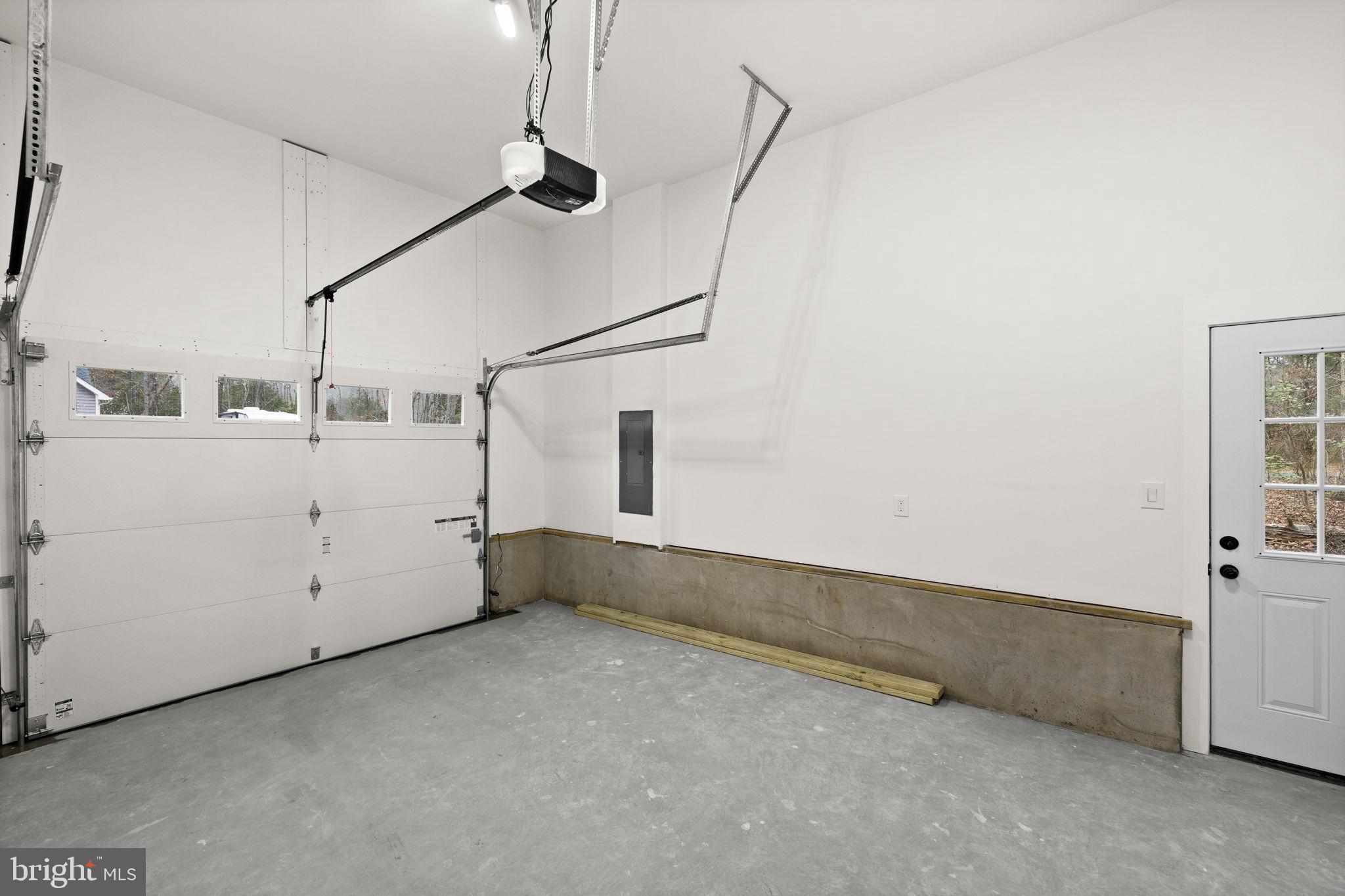 COLONIAL BEACH - Residential