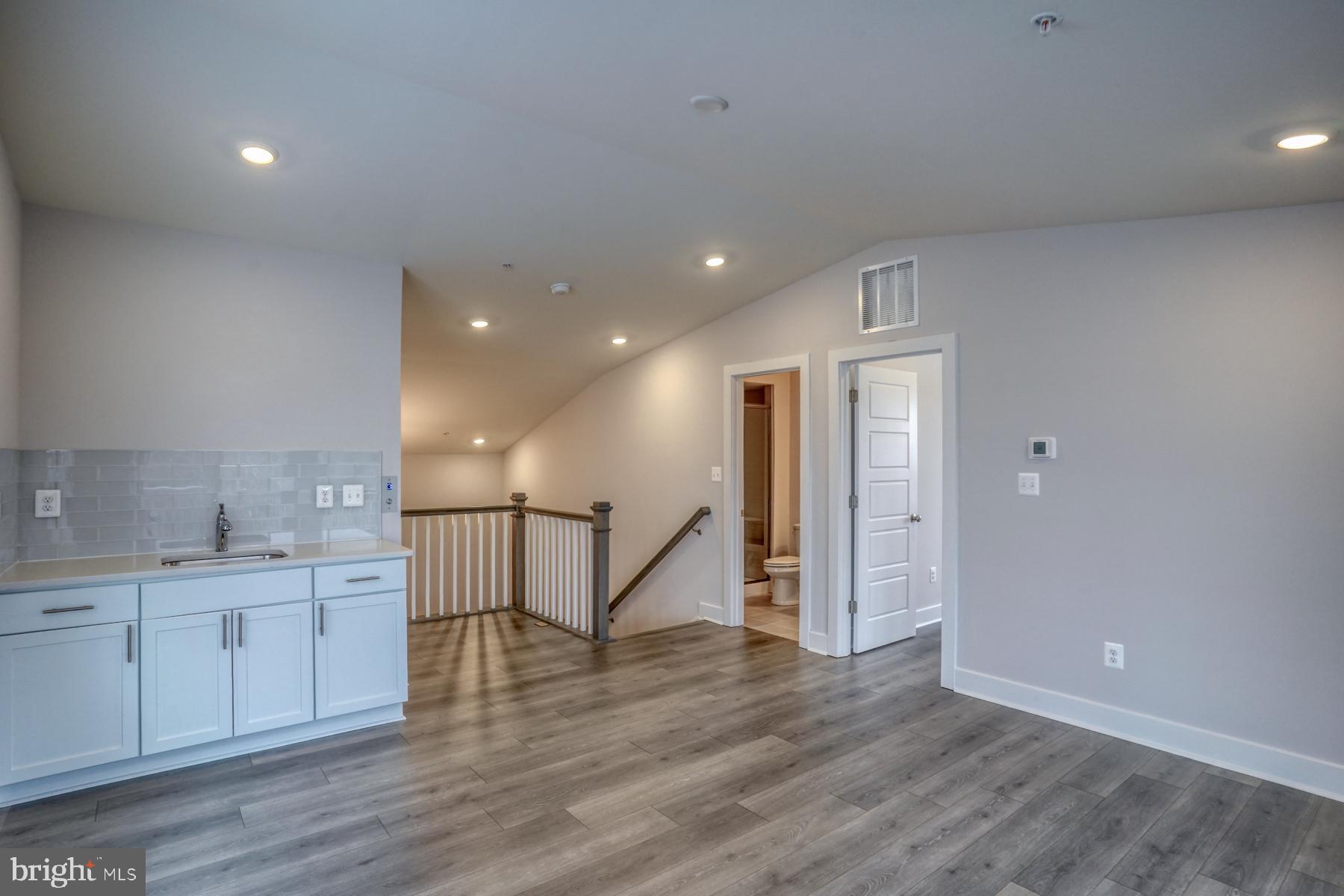 OYSTER HOUSE VILLAGE - Residential