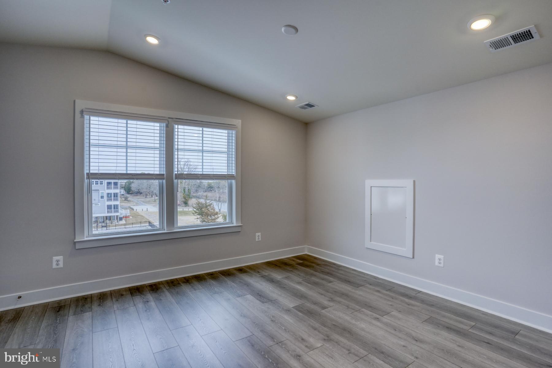 OYSTER HOUSE VILLAGE - Residential