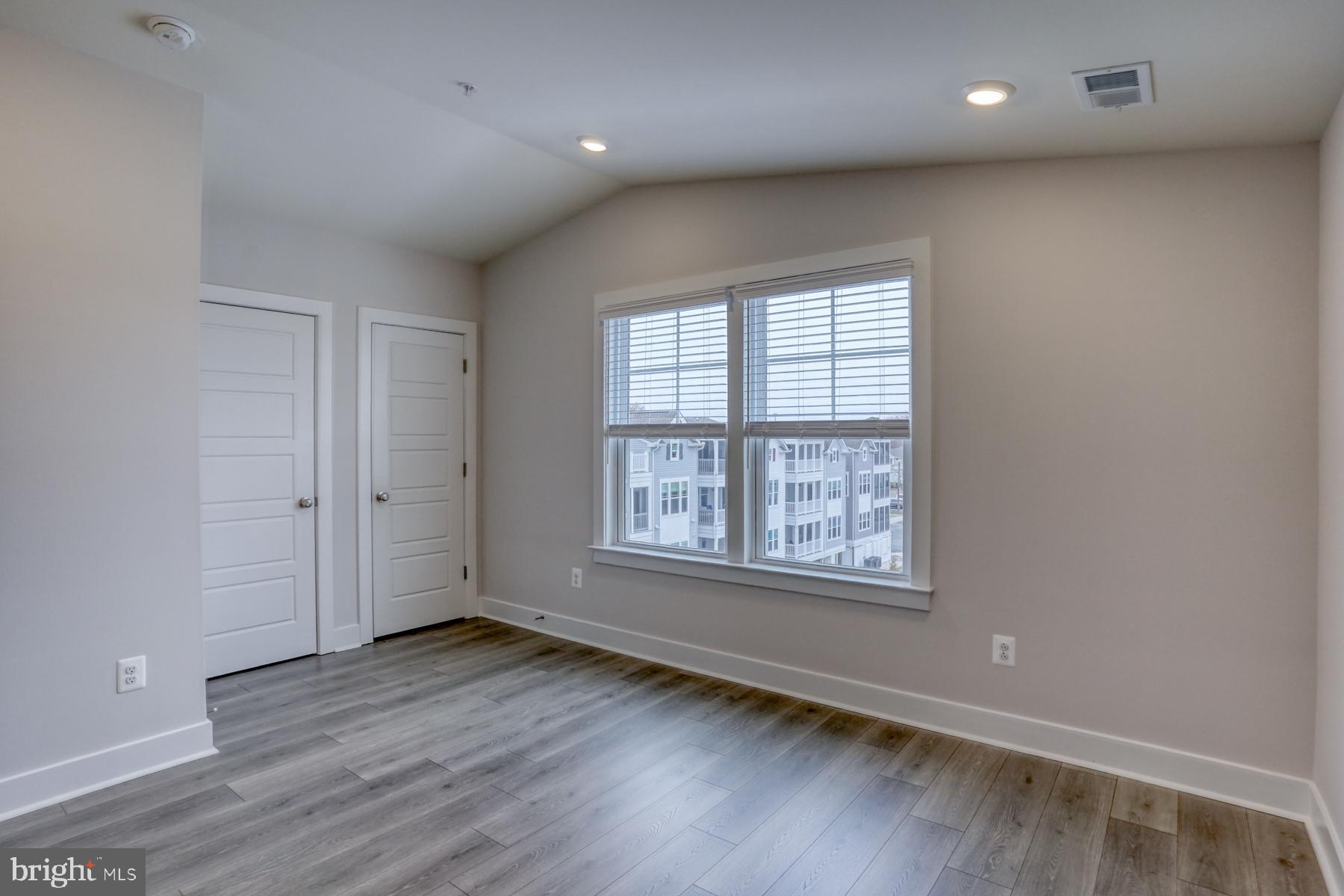 OYSTER HOUSE VILLAGE - Residential