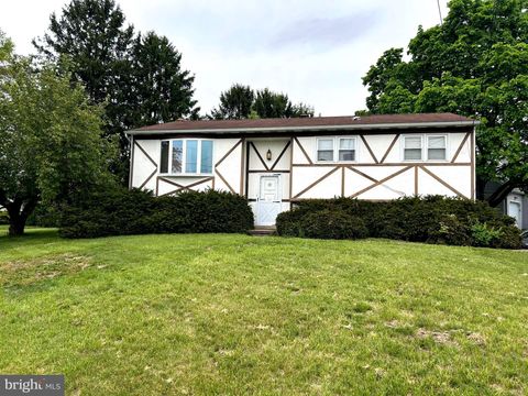 42 MULBERRY COURT DOVER PA 17315