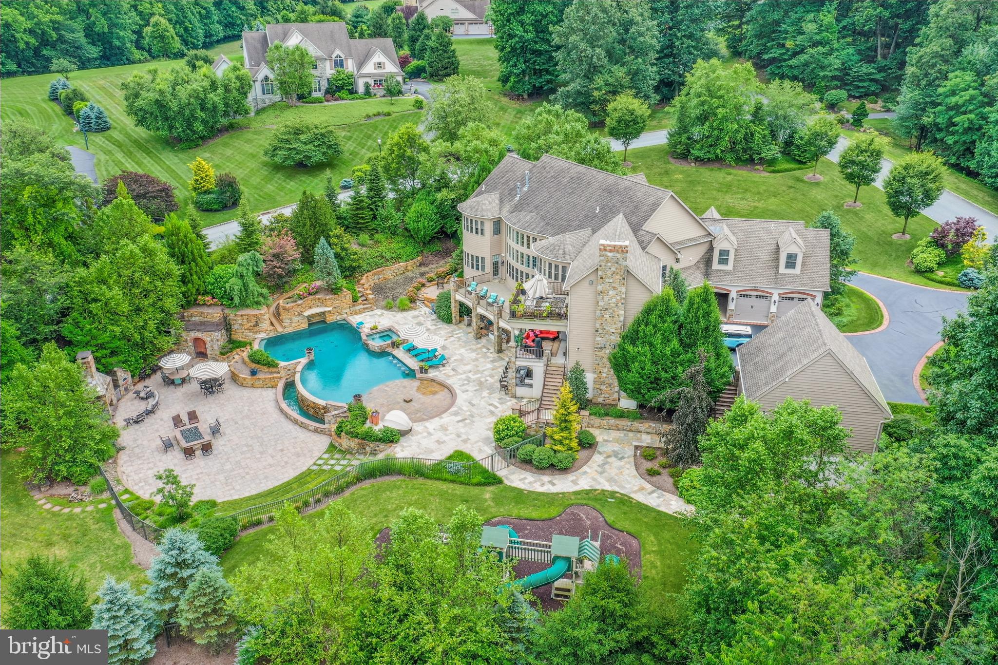 32 STONEHILL DRIVE