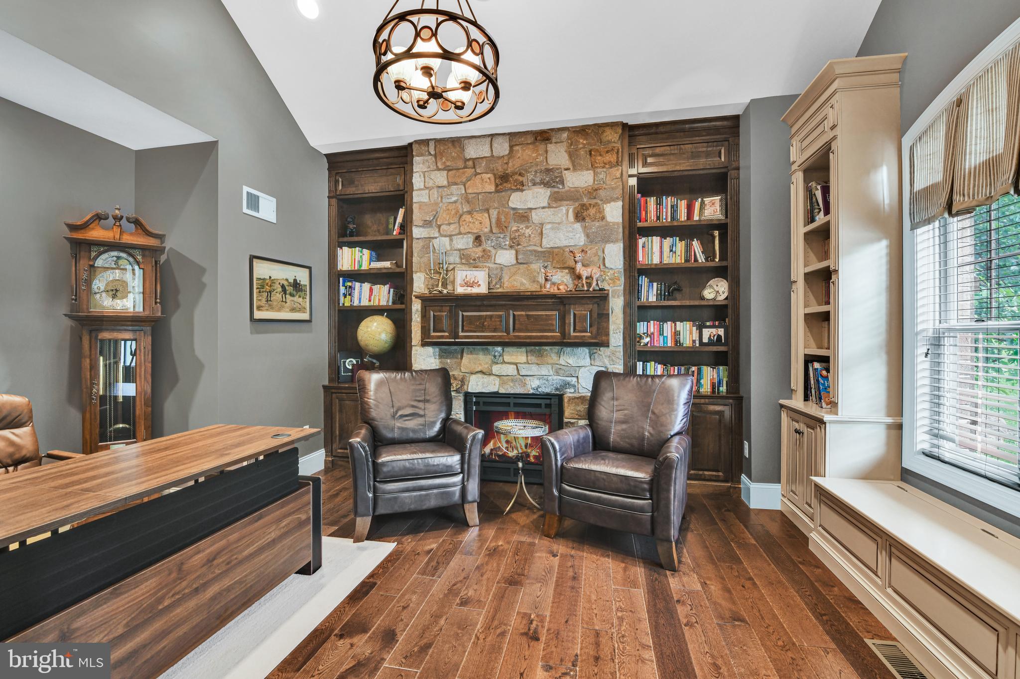 32 STONEHILL DRIVE