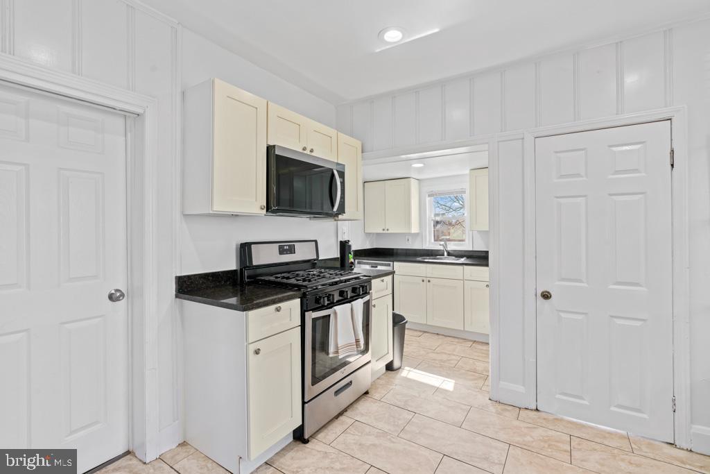 HILLCREST - Residential