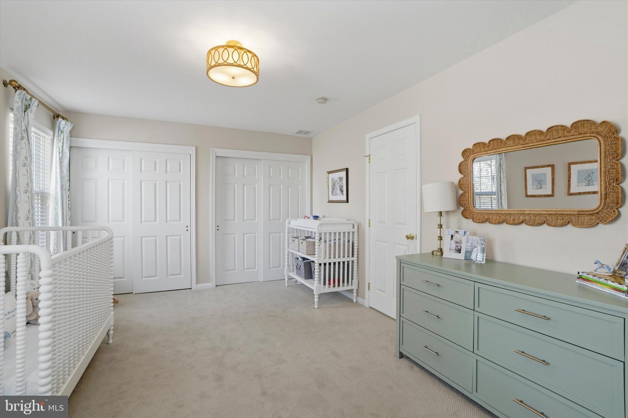 FREEDLEY SQUARE - Residential