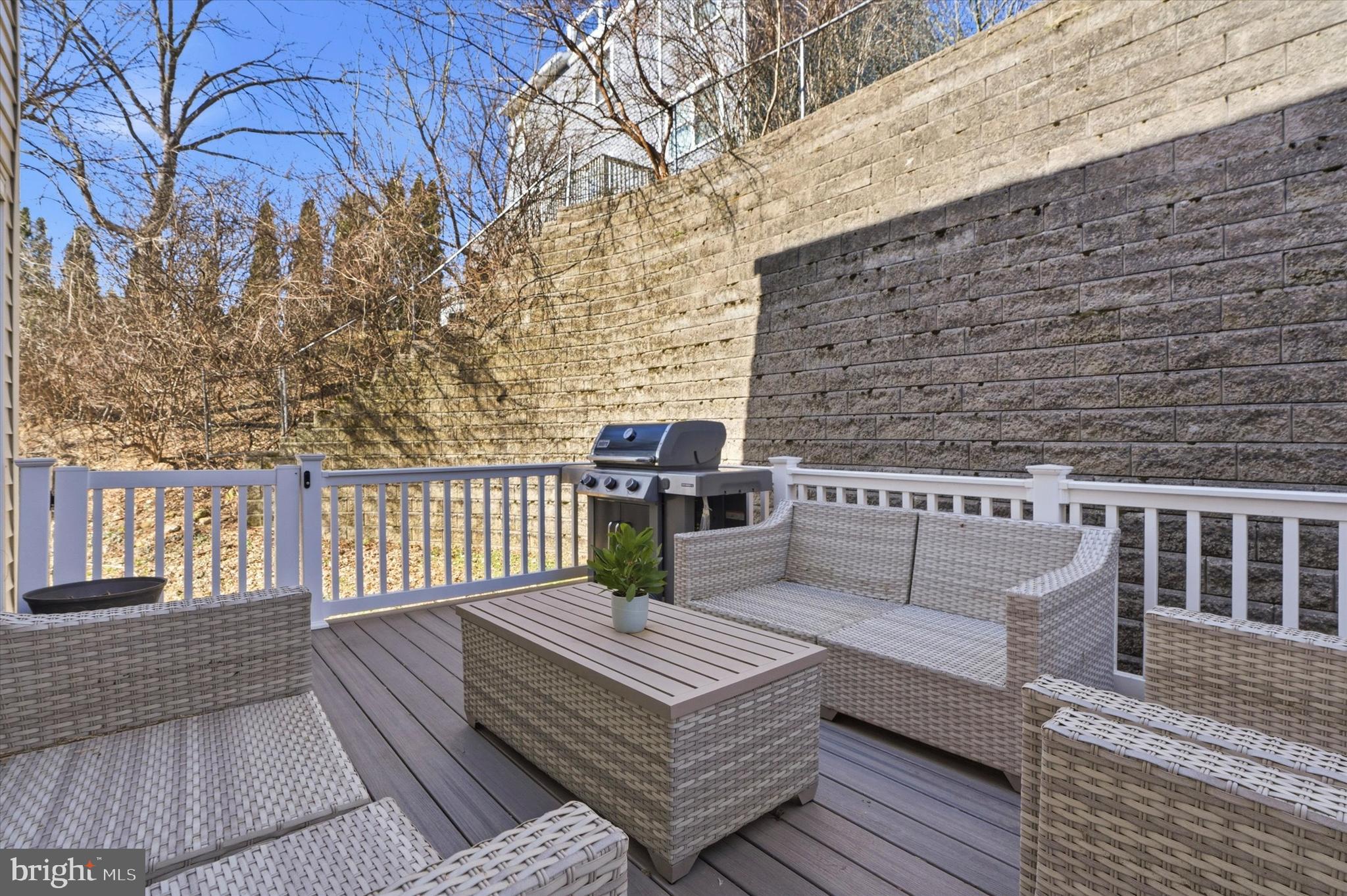 FREEDLEY SQUARE - Residential