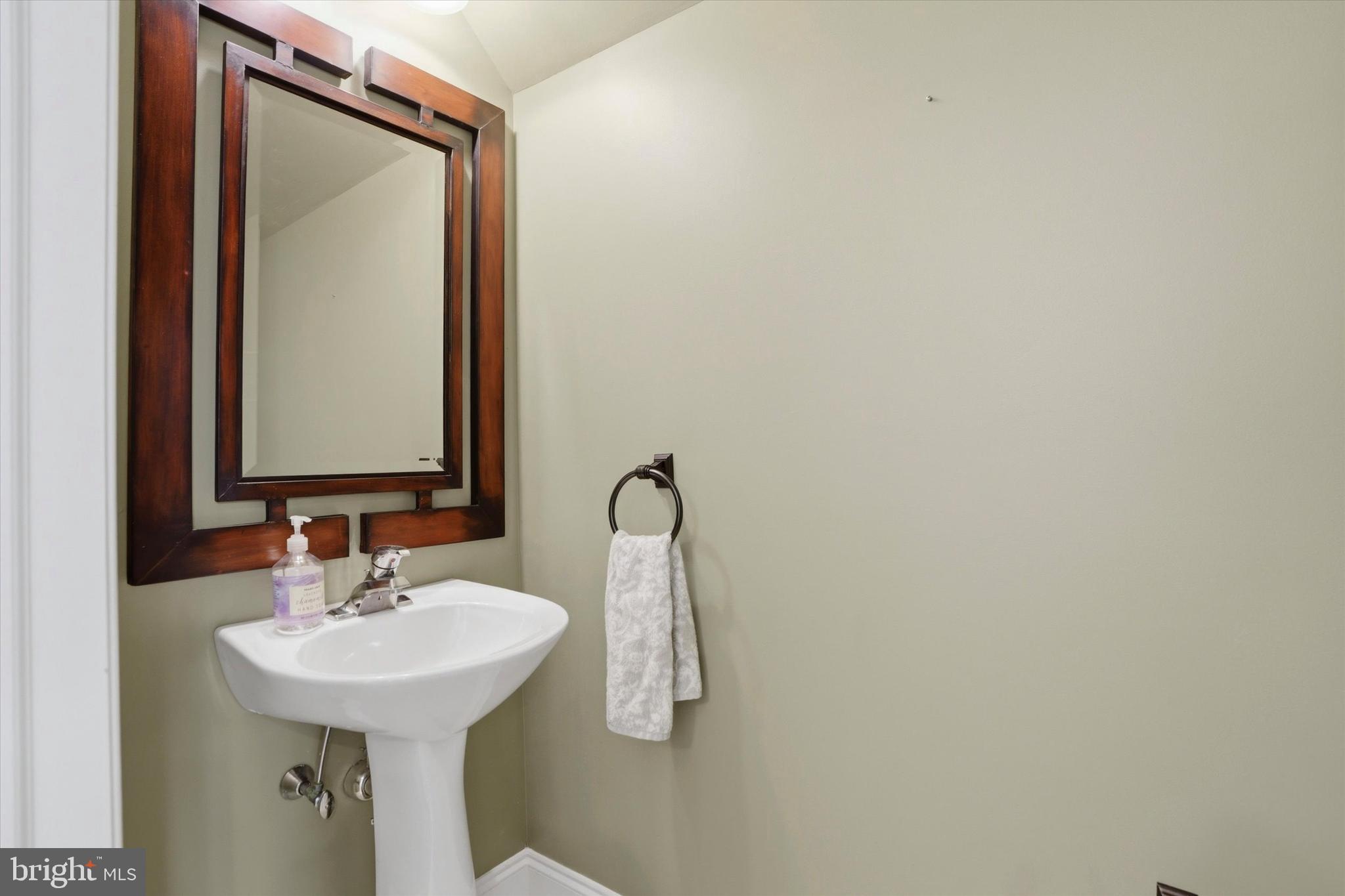 FREEDLEY SQUARE - Residential