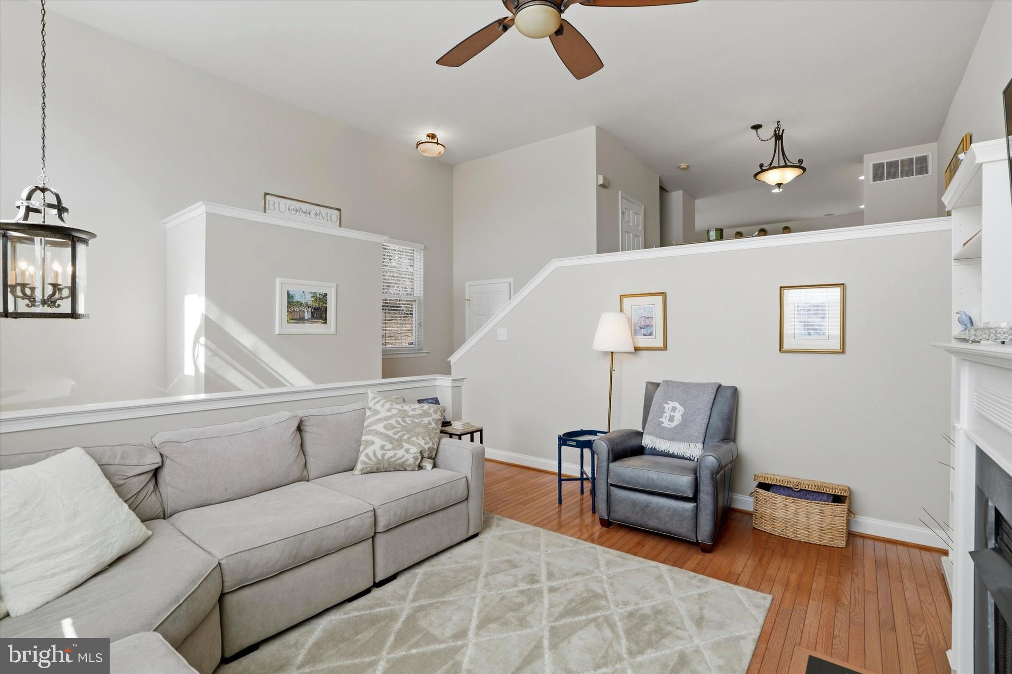 FREEDLEY SQUARE - Residential
