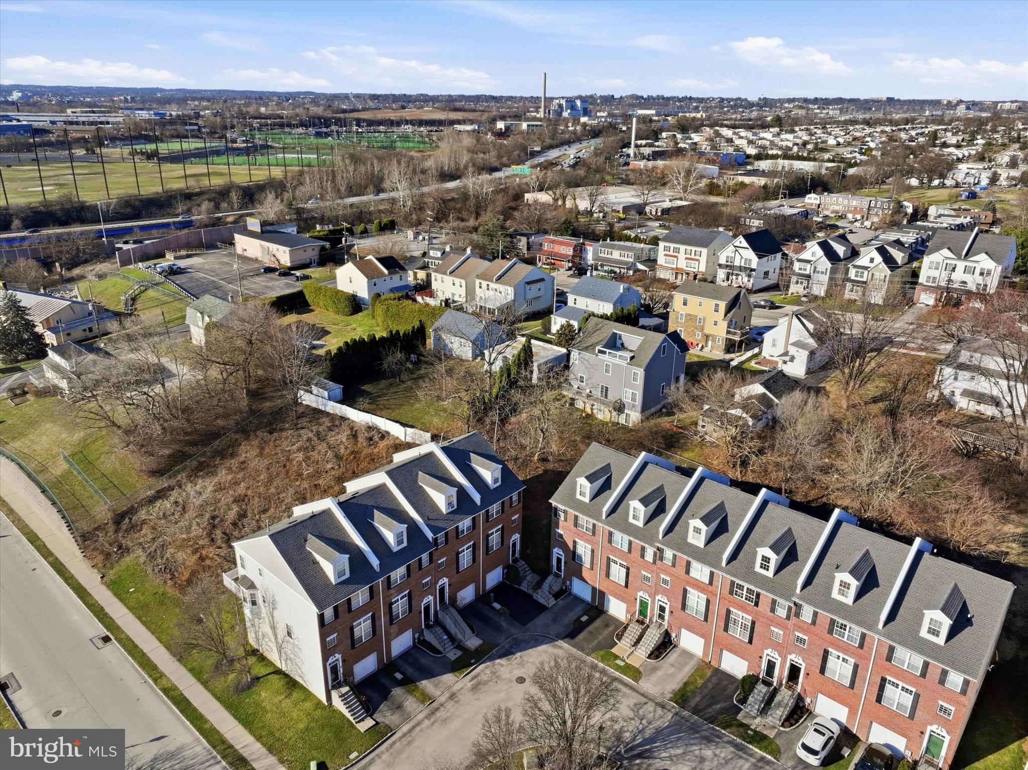 FREEDLEY SQUARE - Residential