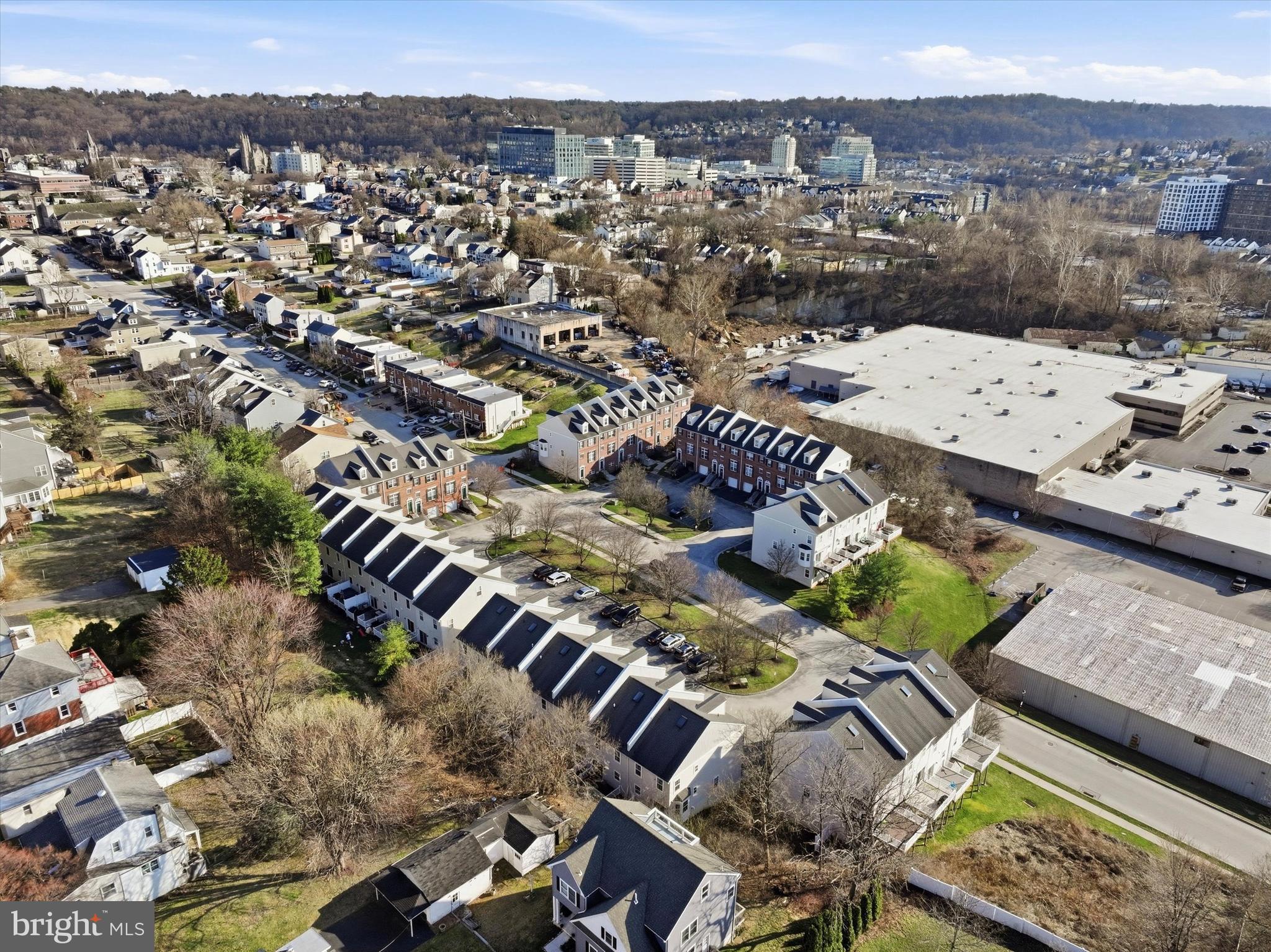 FREEDLEY SQUARE - Residential