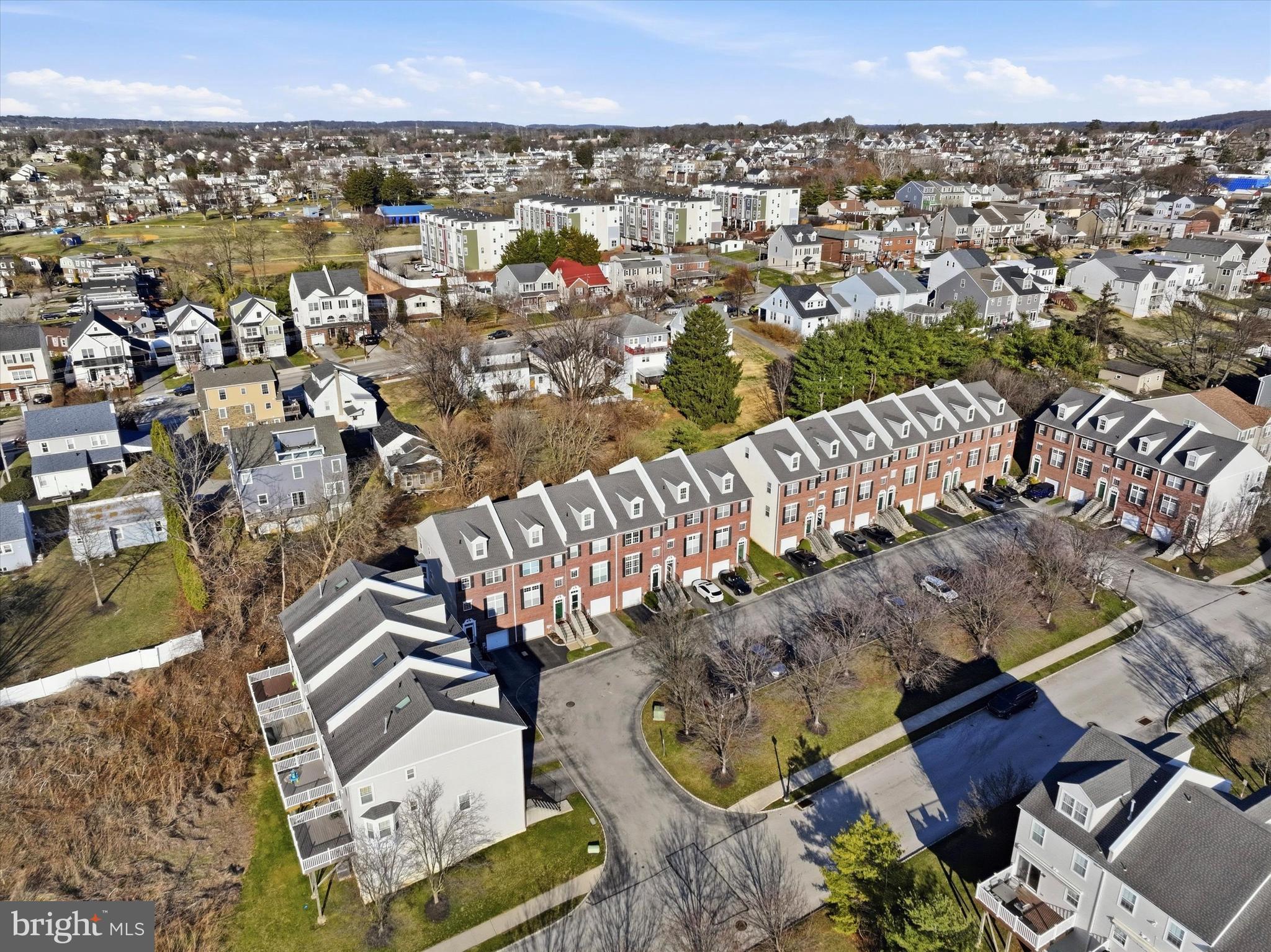 FREEDLEY SQUARE - Residential