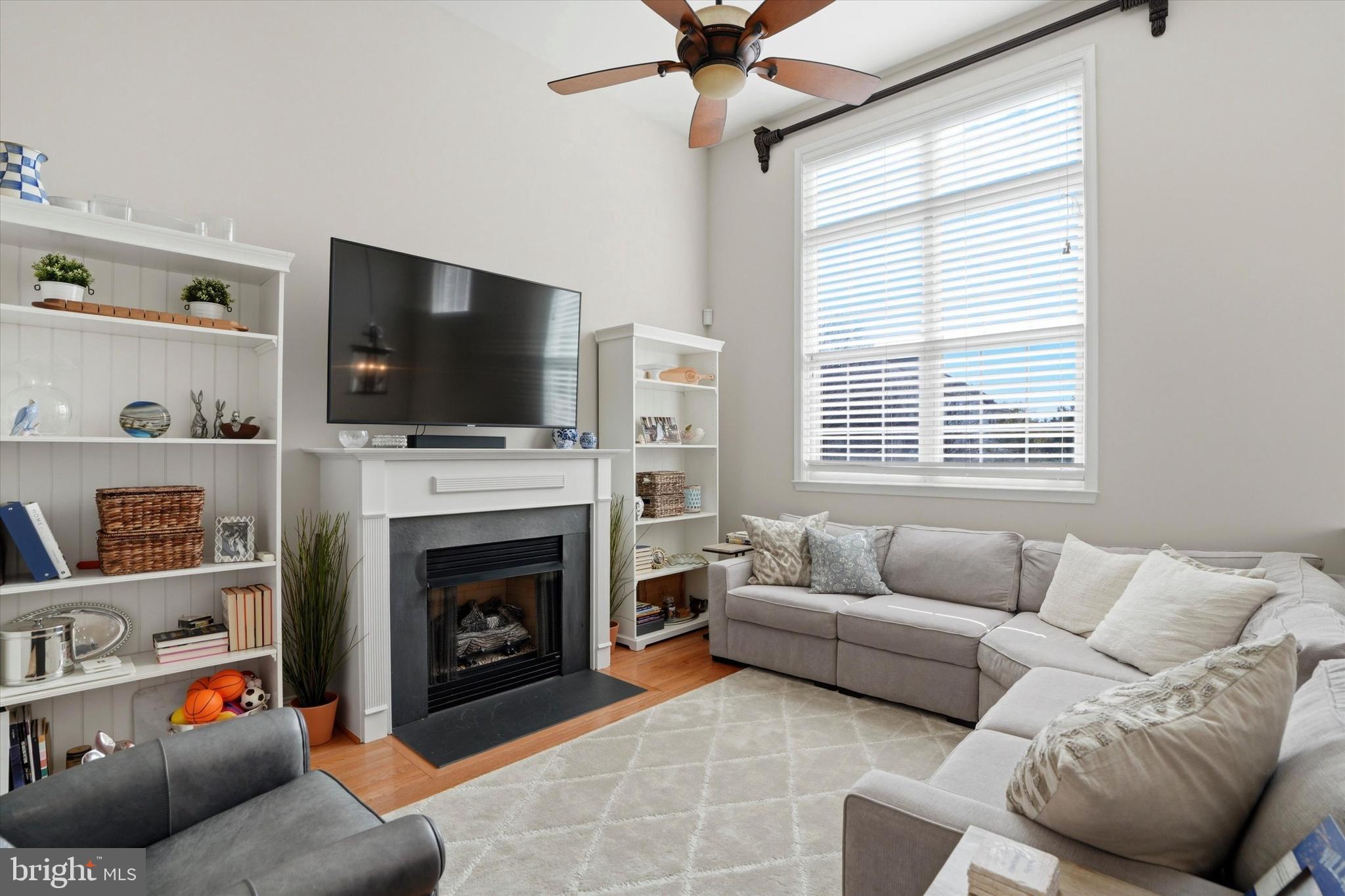 FREEDLEY SQUARE - Residential