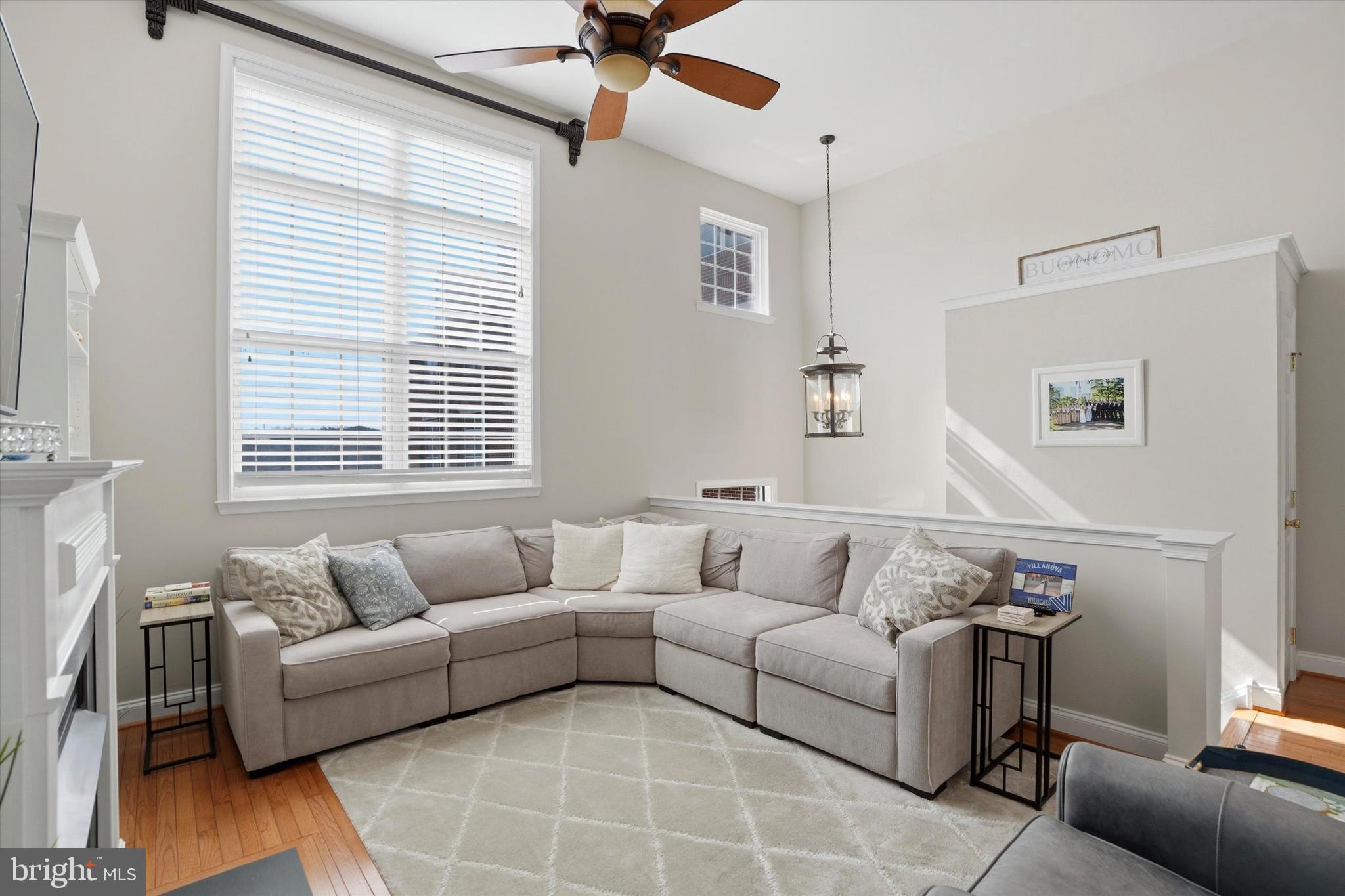 FREEDLEY SQUARE - Residential