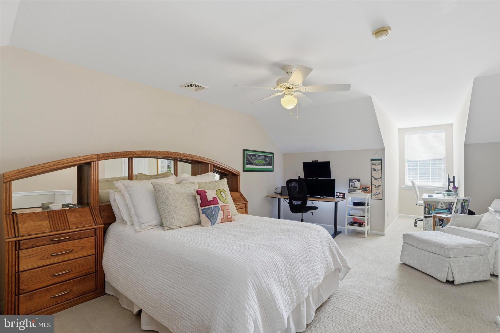 FREEDLEY SQUARE - Residential