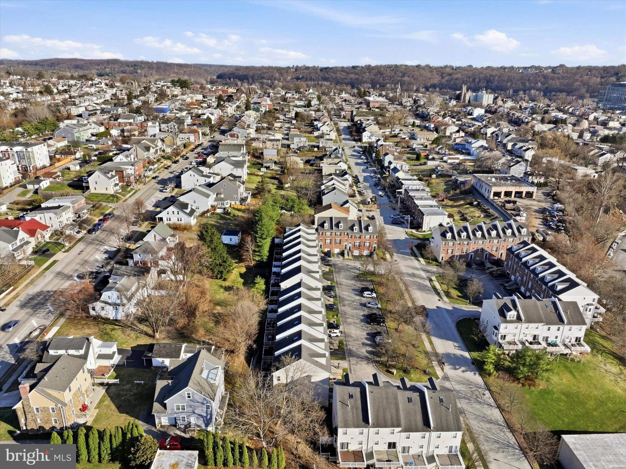 FREEDLEY SQUARE - Residential