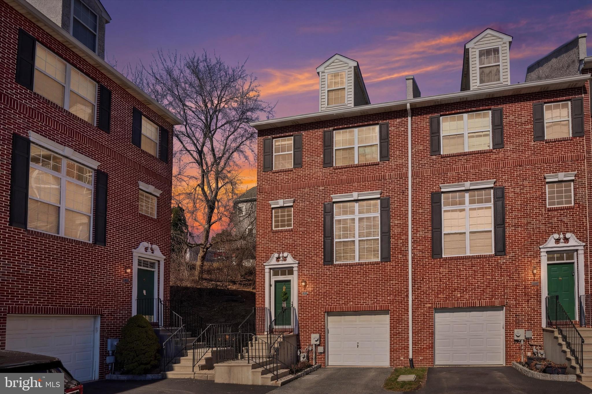 FREEDLEY SQUARE - Residential