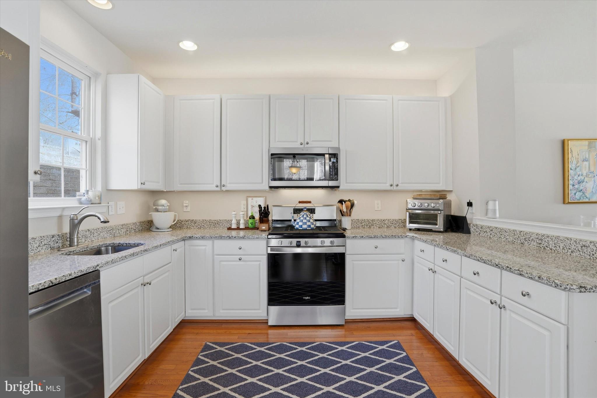 FREEDLEY SQUARE - Residential