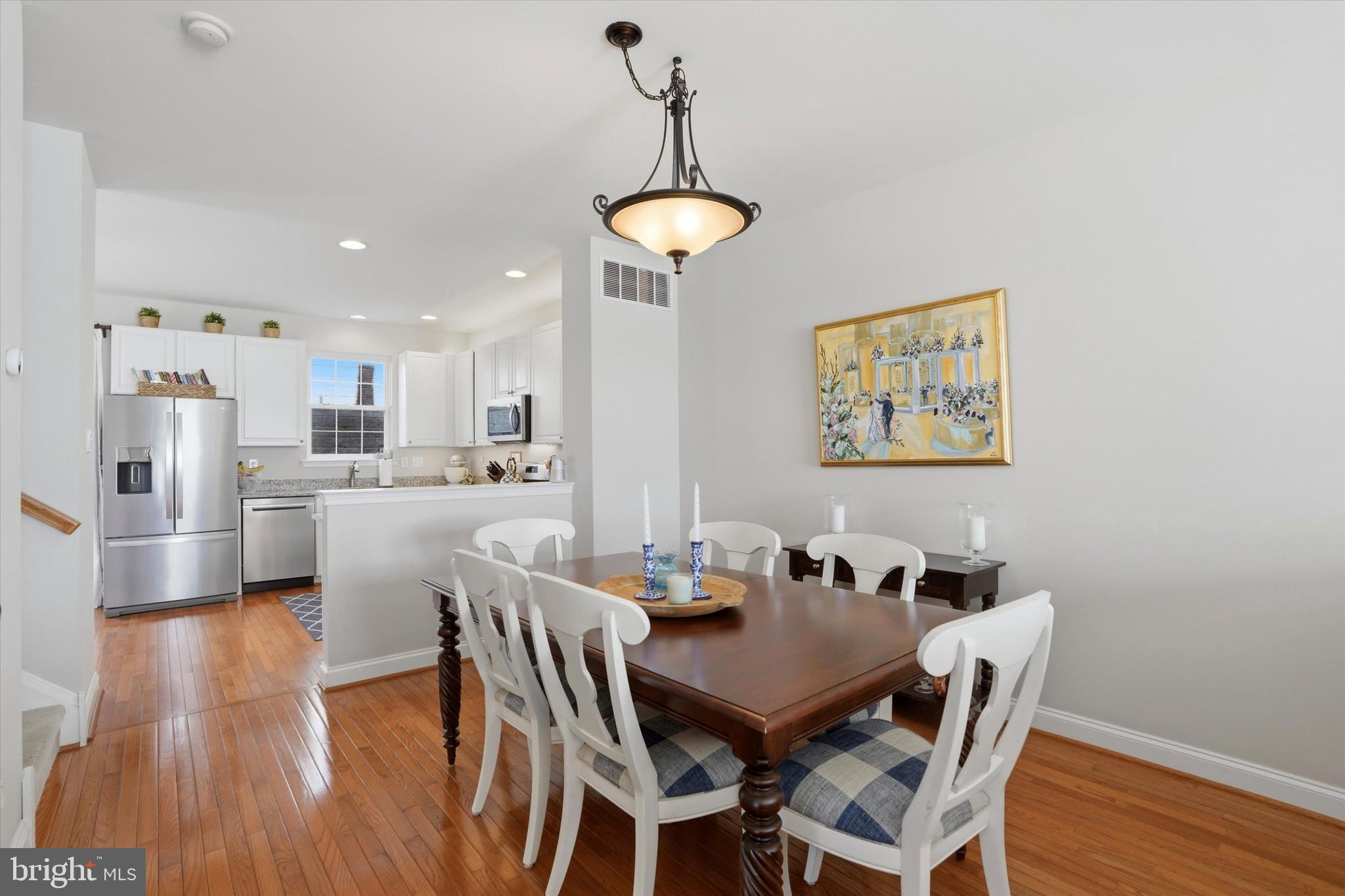 FREEDLEY SQUARE - Residential