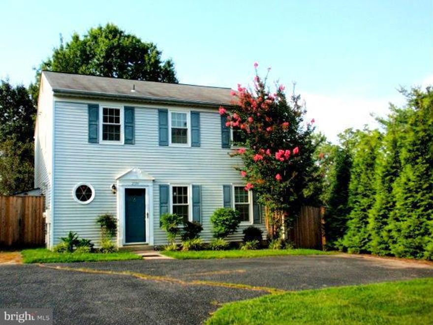 BEAUTIFUL SINGLE FAMILY HOME IN  SOUGHT AFTER CROFTON VILLAGE!!! OPEN FLOOR PLAN W/LOTS OF NATURAL LIGHT*HARDWOOD FLOORS*UPDATED KITCHEN W/GRANITE COUNTERS*UPDATED BATHRMS*NEUTRAL PAINT*FENCED IN YARD W/SHED*MASTER BR W/ATTACHED BATH & SITTING ROOM*COMMUNITY POOL,JOG/WALK PATHS,GOLF COURSE & MORE*CONVENIENT LOCATION W/LOTS OF SHOPPING NEARBY*CLOSE TO FT. MEADE, NSA,BWI/BALT&DC