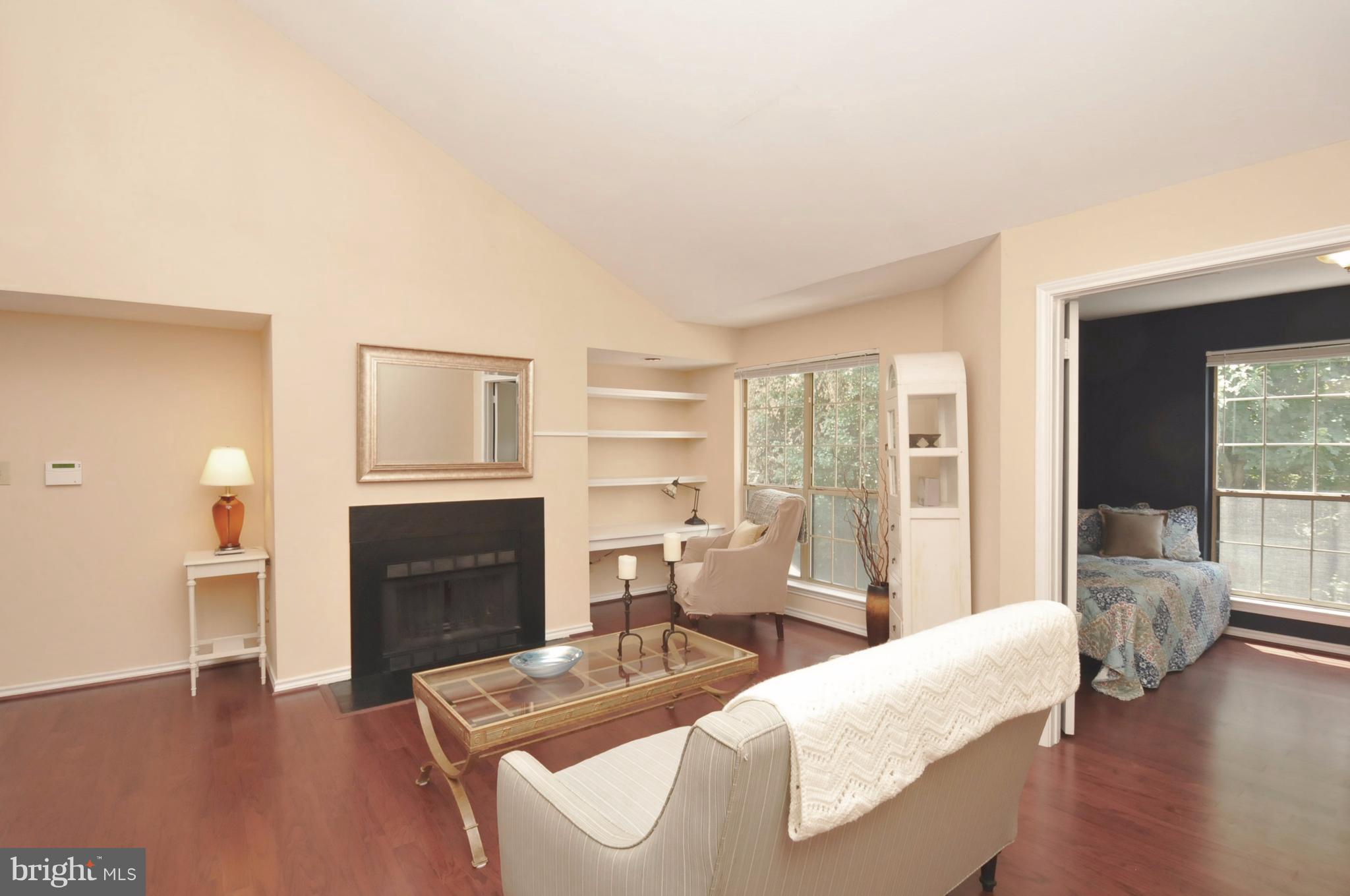 PENDERBROOK SQUARE CONDOMINIUMS - Residential Lease