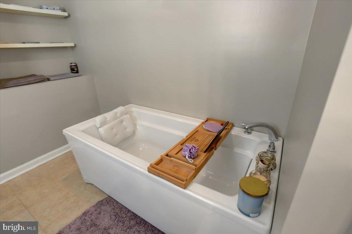 FAIRWAY MEADOWS - Residential